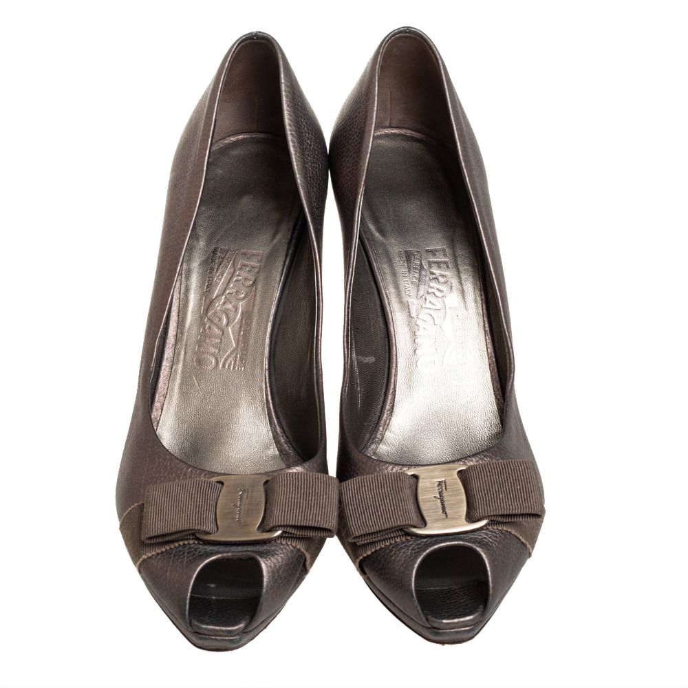 Salvatore Ferragamo Metallic Bronze Leather Vara Bow Peep Toe Pumps Size 39.5