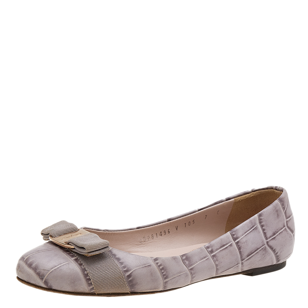 Salvatore ferragamo grey croc embossed leather varina ballet flats size 37.5