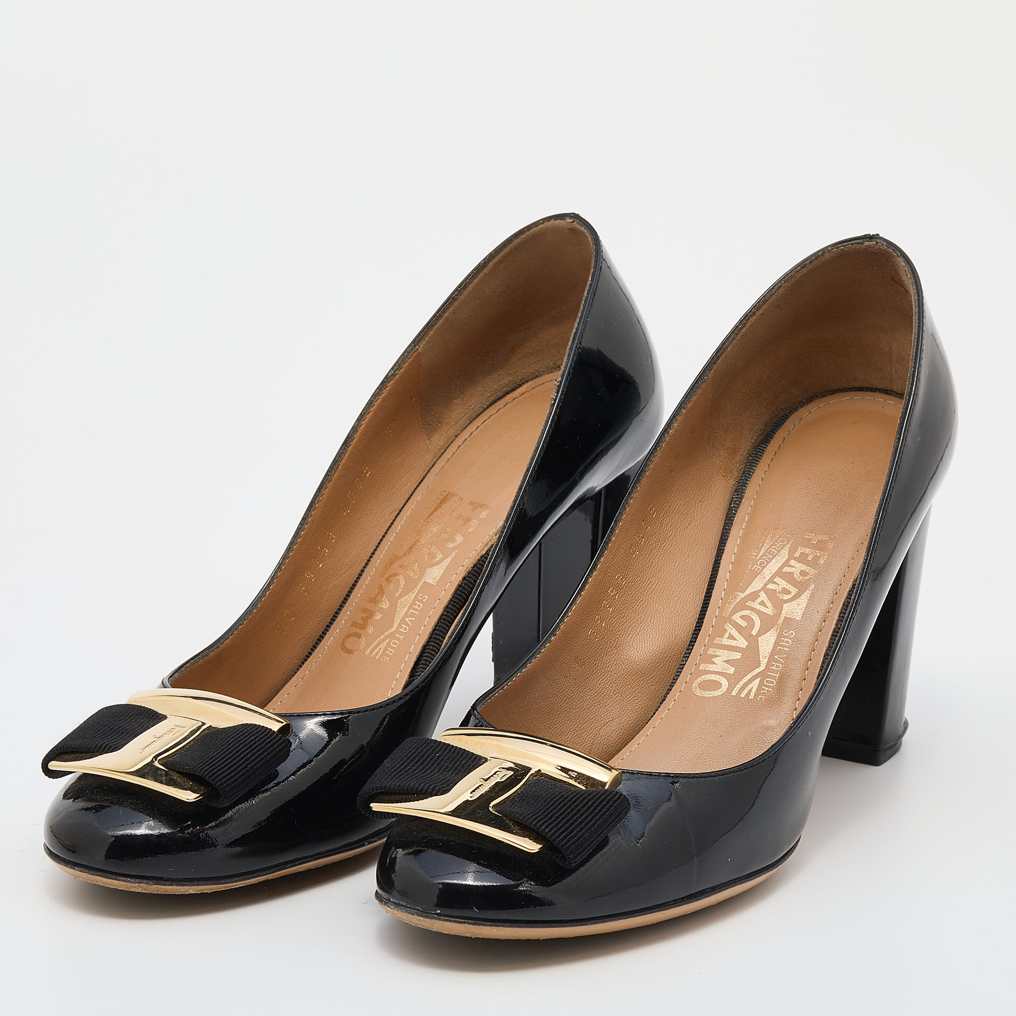 Salvatore Ferragamo Black Patent Leather Vara Bow Block Heels Pumps Size
Salvatore Ferragamo Black Patent Leather Vara Bow Block Heels Pumps Size
