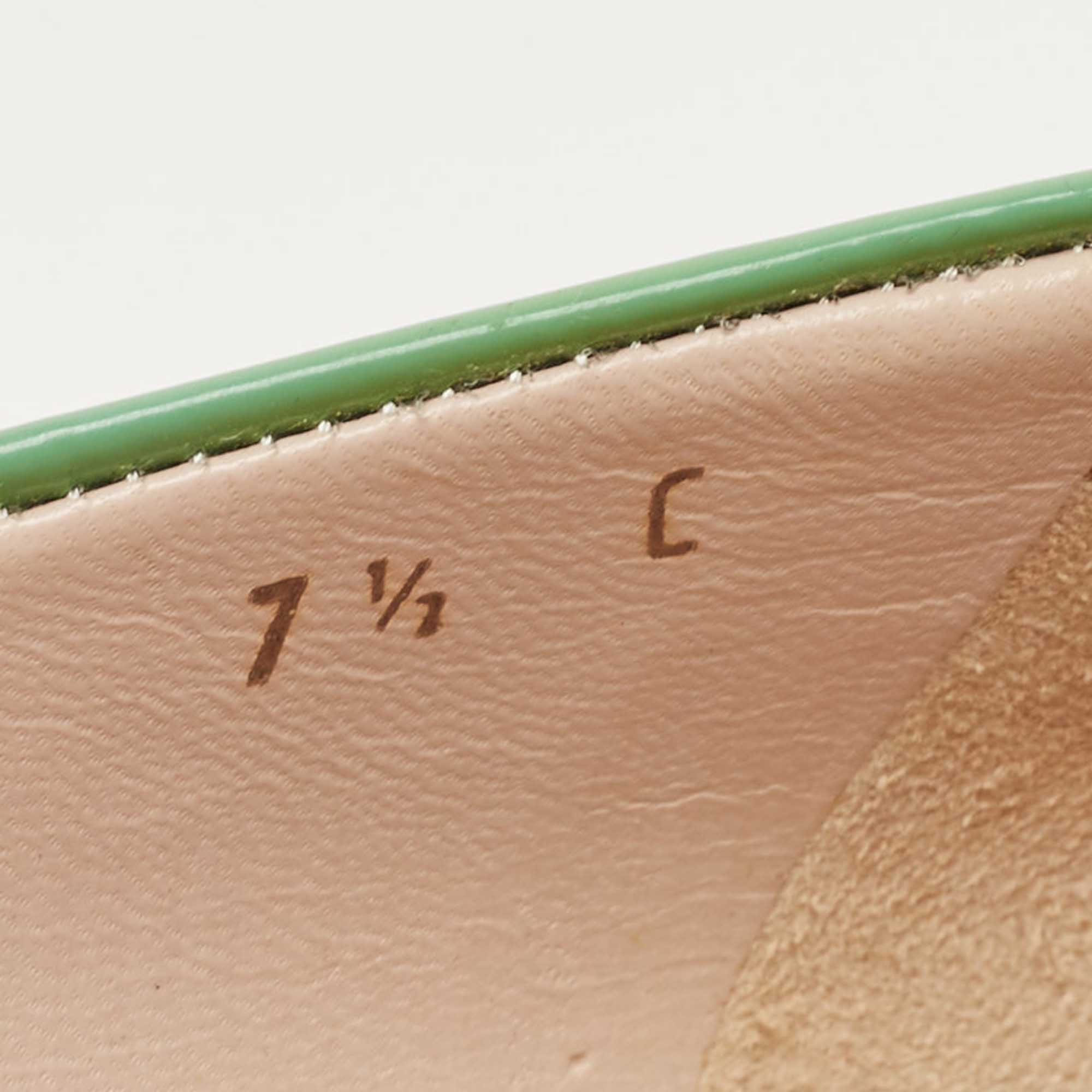Salvatore Ferragamo Green Patent Leather Vara Bow Pumps Size 38