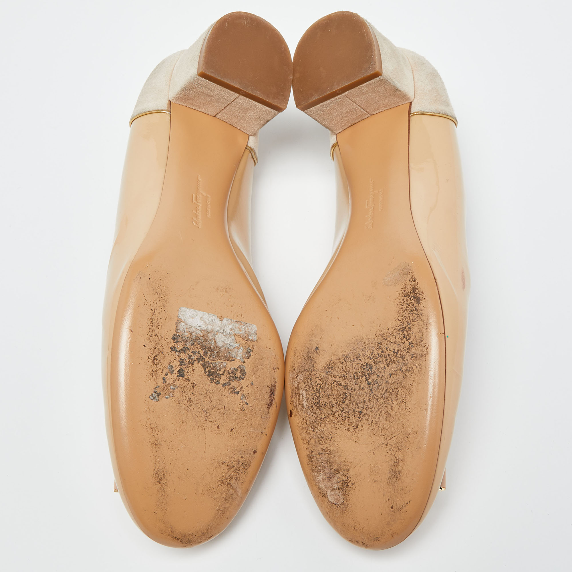 Salvatore Ferragamo Beige Patent Leather And Suede Block Heel Bow Pumps Size 40.5