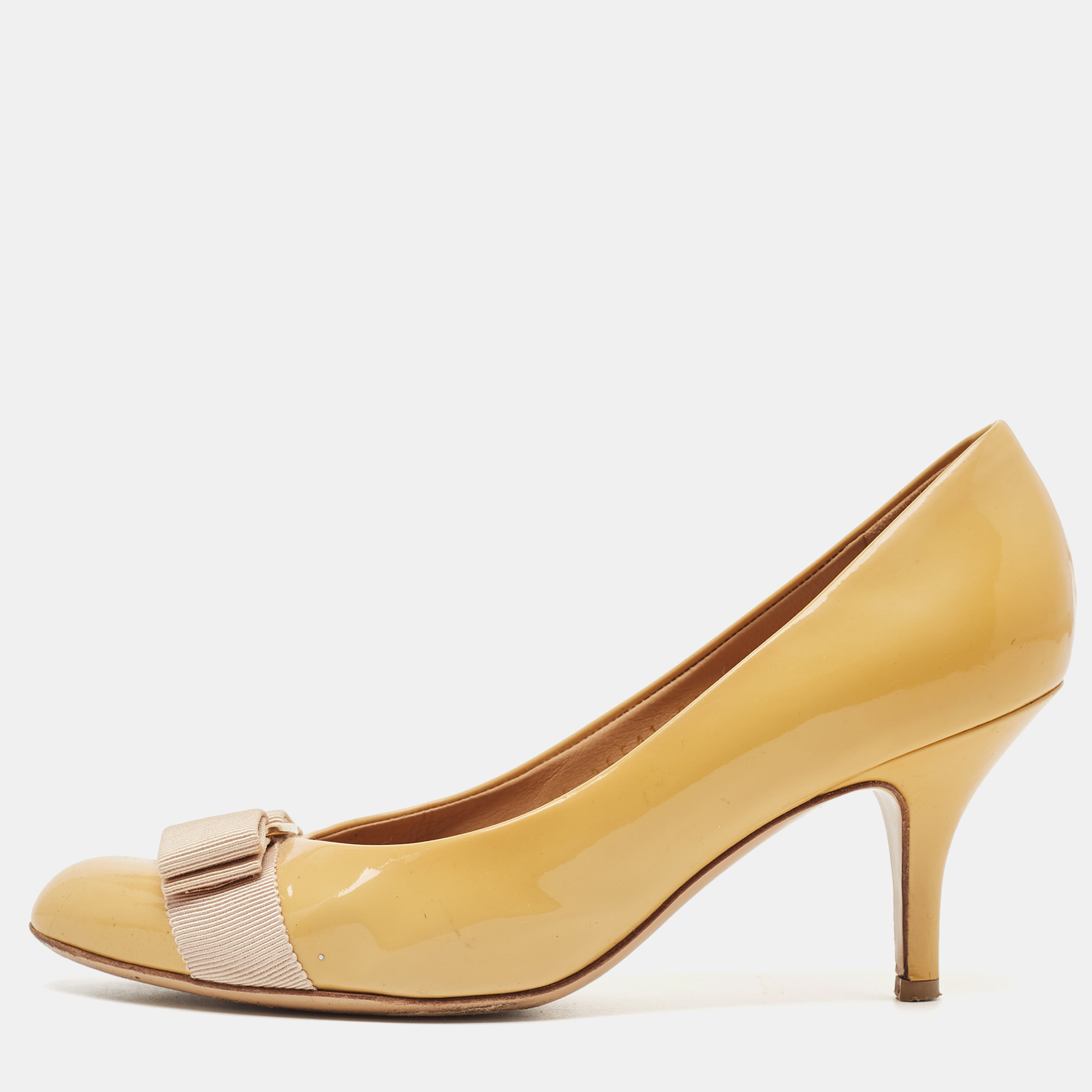 Salvatore ferragamo beige patent leather vara bow block heel pumps size 36.5
