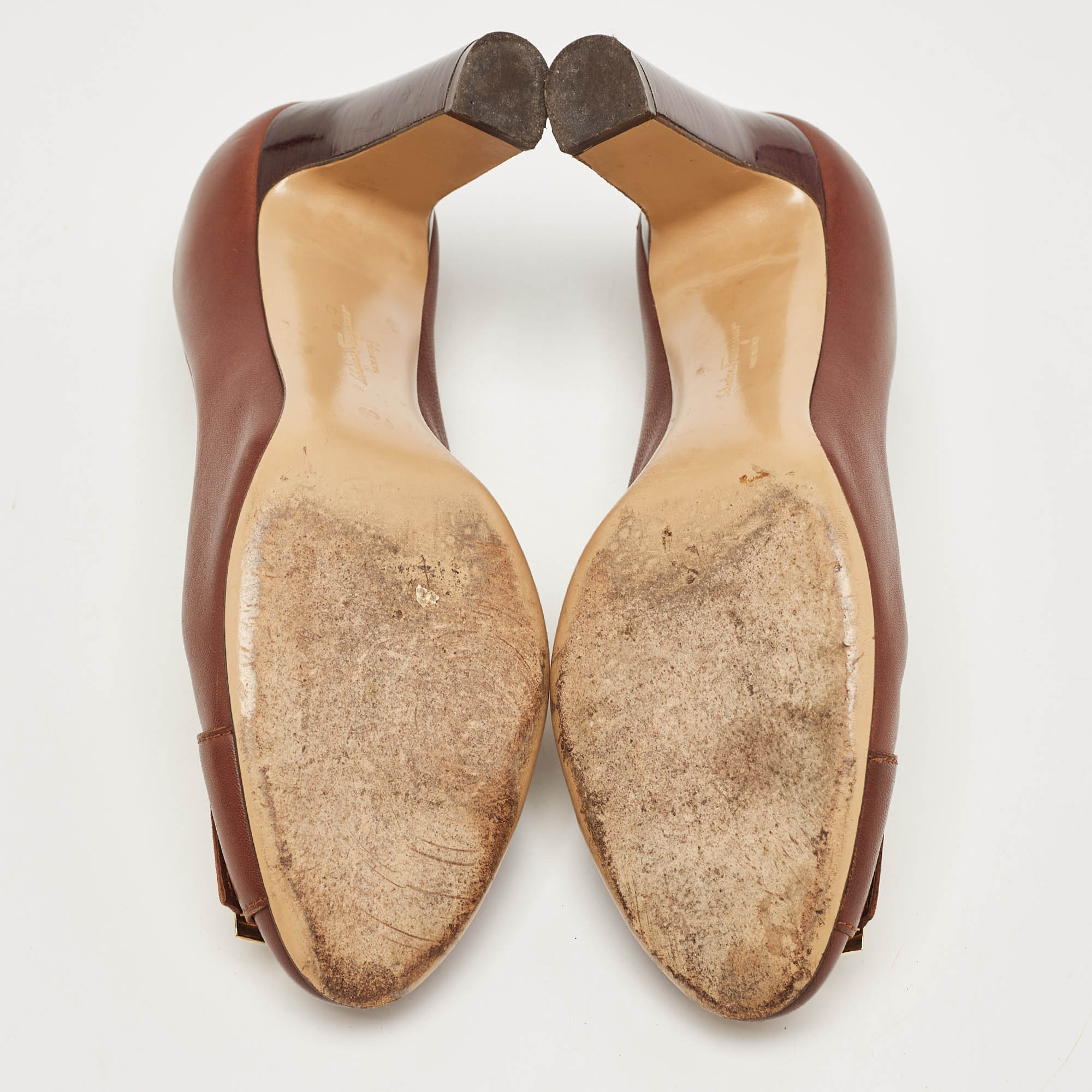 Salvatore Ferragamo Brown Leather Buckle Detail Pumps Size 38.5