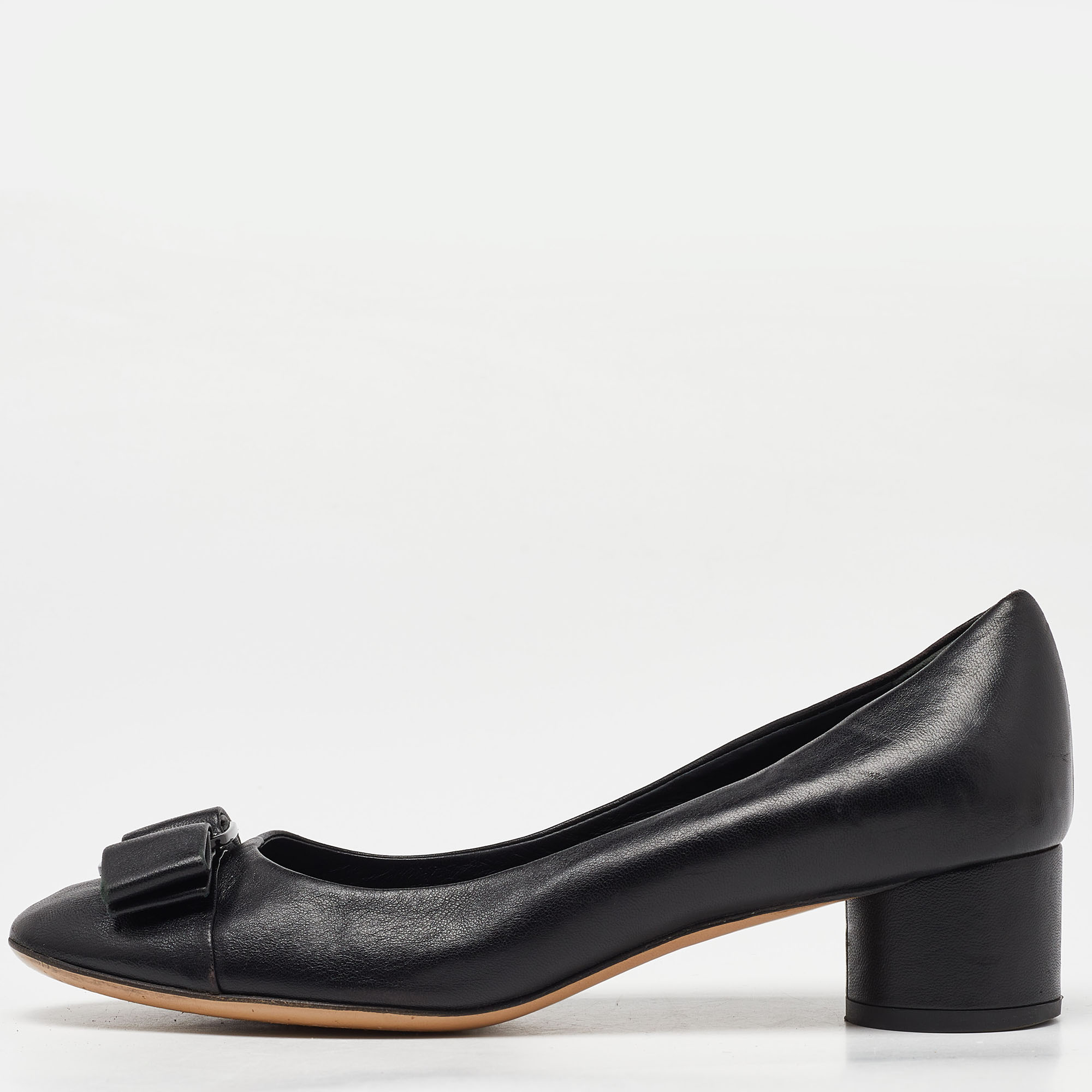 Salvatore ferragamo black leather vara bow block heel pumps size 37