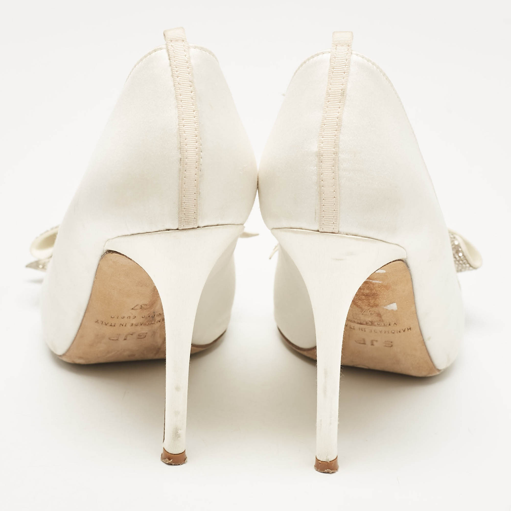 SJP Sarah Jessica Parker Off White Satin Samara Pumps Size 37