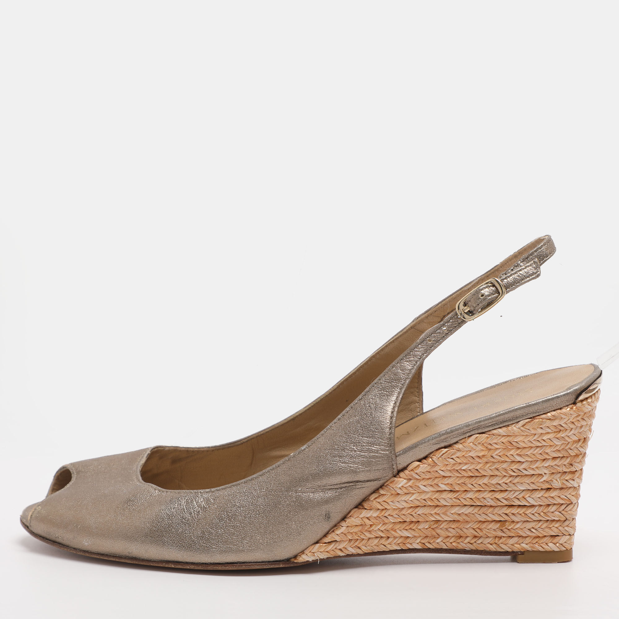 Stuart Weitzman Size Gold Leather Slingback Wedge Sandals
Stuart Weitzman Size Gold Leather Slingback Wedge Sandals