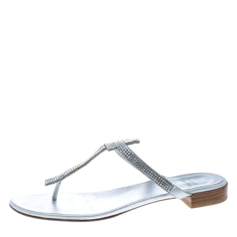 Stuart Weitzman Silver Leather Vanity Crystal Encrusted T Strap Flat Sandals Size
Stuart Weitzman Silver Leather Vanity Crystal Encrusted T Strap Flat Sandals Size
