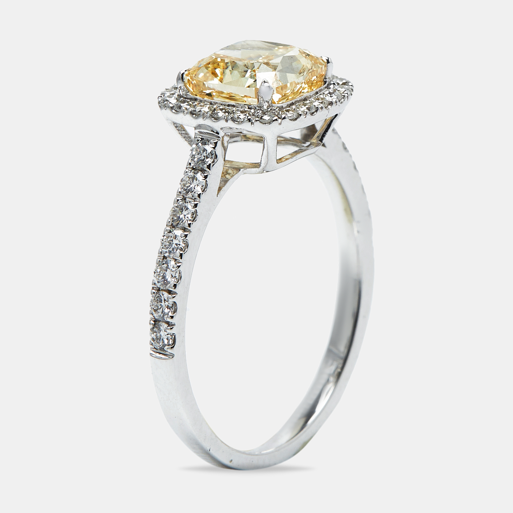 2.00 cts Yellow Cushion Cur and Round Lab Grown Diamond 18k White Gold Ring Size
2.00 cts Yellow Cushion Cur and Round Lab Grown Diamond 18k White Gold Ring Size