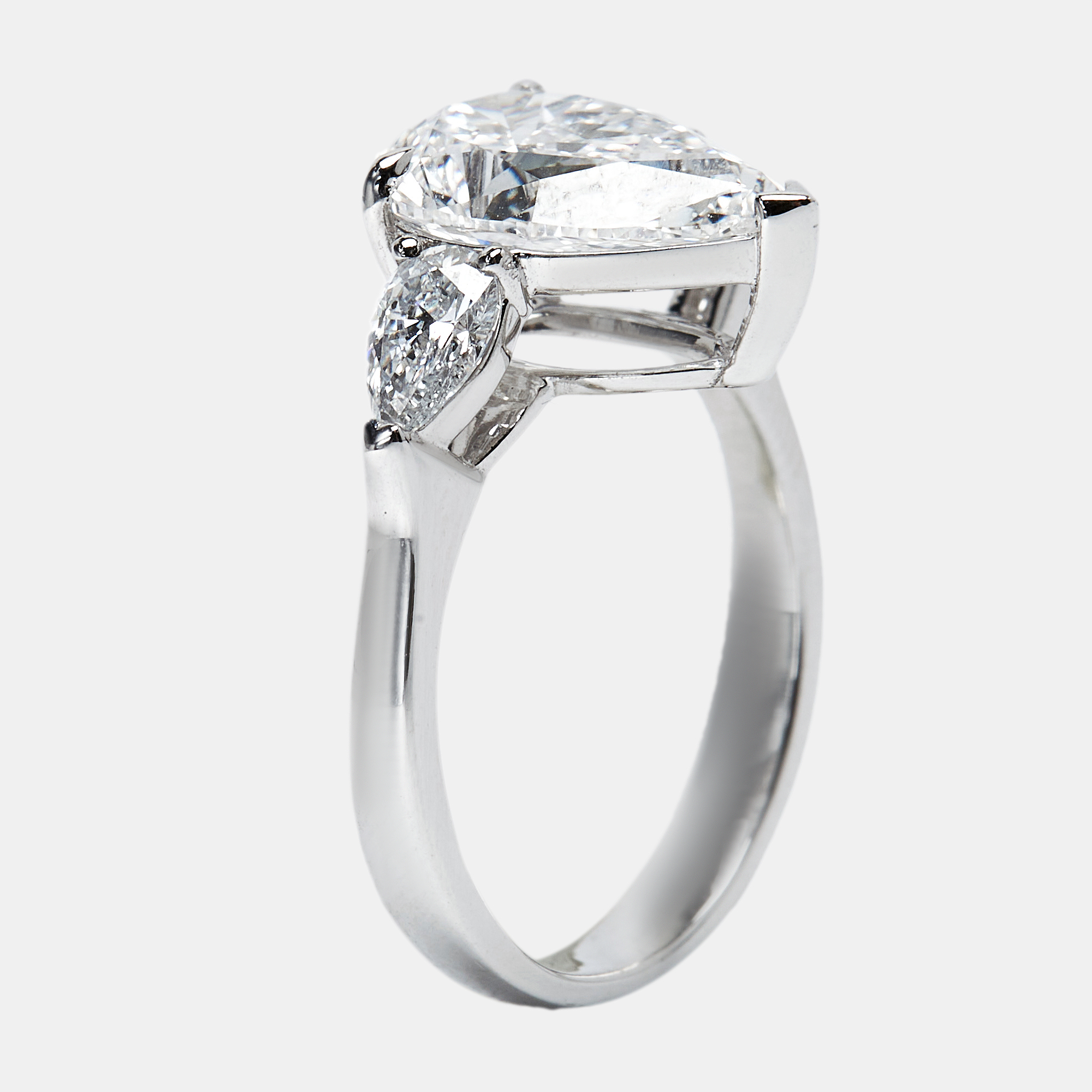 3.50 cts Pear Brilliant Lab Grown Diamond 18k White Gold Ring Size
3.50 cts Pear Brilliant Lab Grown Diamond 18k White Gold Ring Size