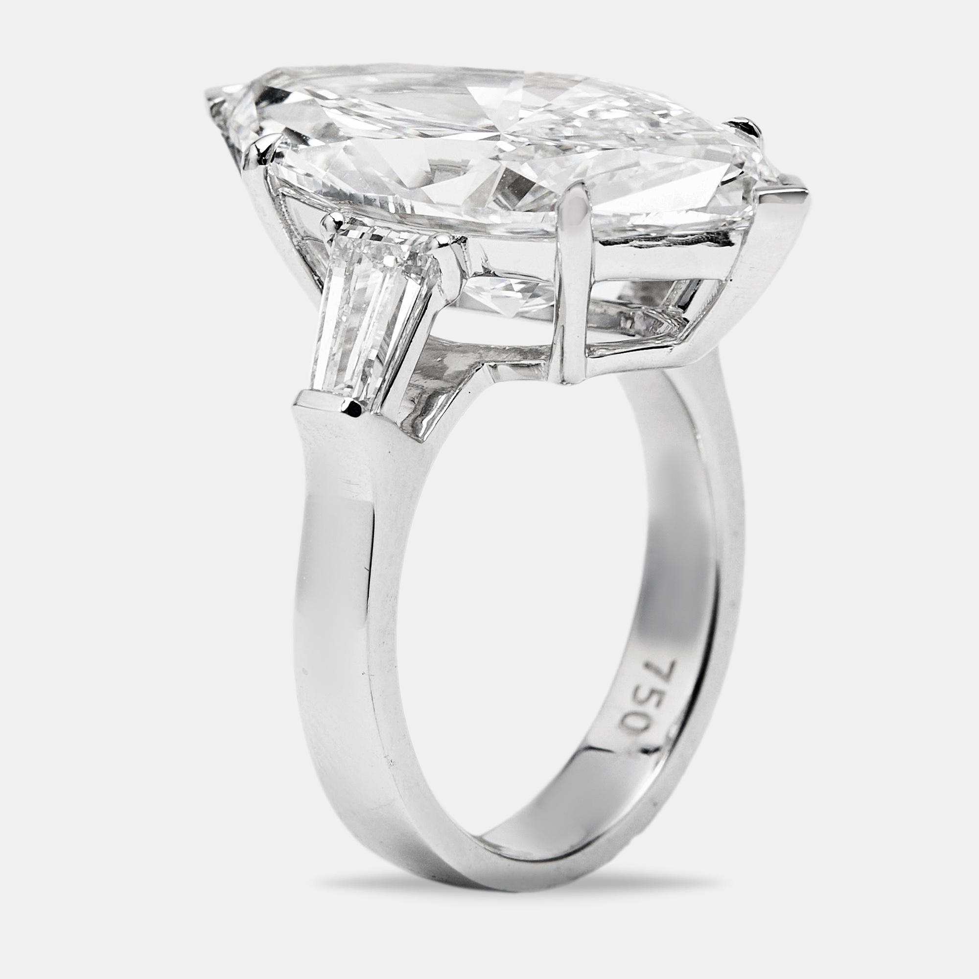 11.00 cts Marquise and Tapper Lab Grown Diamond 18k White Gold Ring Size
11.00 cts Marquise and Tapper Lab Grown Diamond 18k White Gold Ring Size
