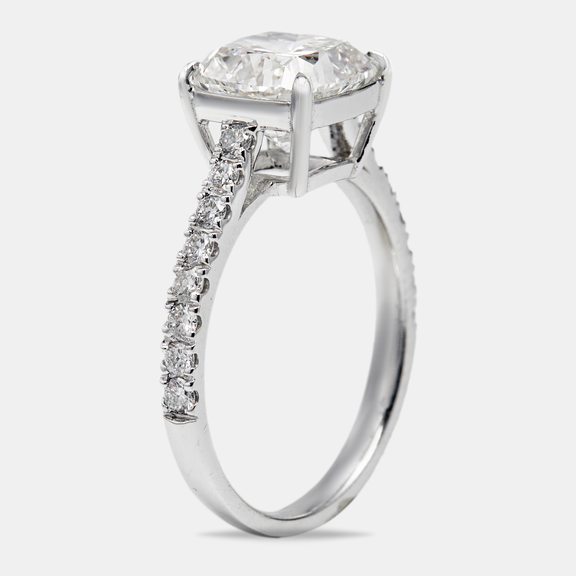 2.80 cts Cushion Cut and Round Lab Grown Diamond 18k White Gold Ring Size
2.80 cts Cushion Cut and Round Lab Grown Diamond 18k White Gold Ring Size