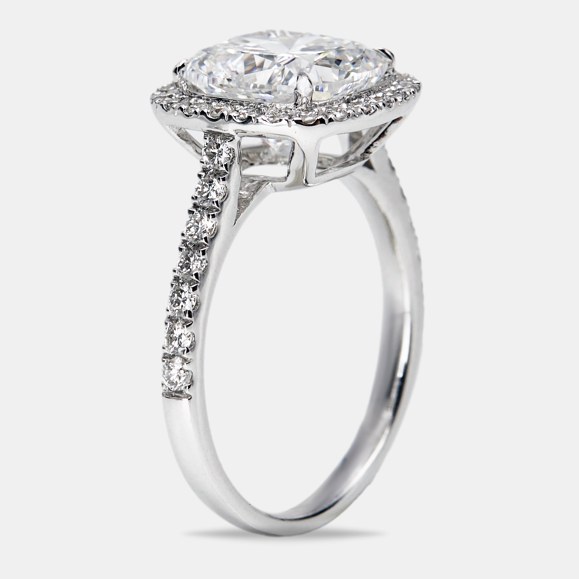 3.50 cts Cushion Cut and Round Lab Grown Diamond 18k White Gold Ring Size
3.50 cts Cushion Cut and Round Lab Grown Diamond 18k White Gold Ring Size