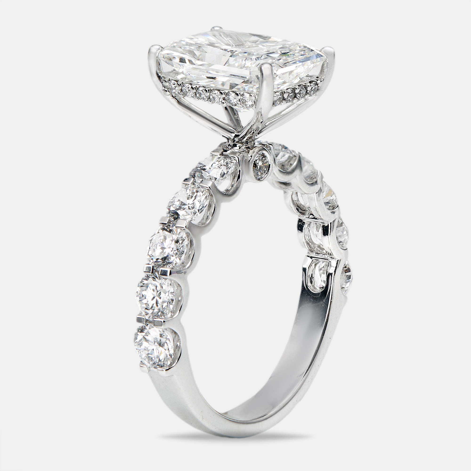5.15 cts Radiant Cut and Round Lab Grown Diamond 18k White Gold Ring Size
5.15 cts Radiant Cut and Round Lab Grown Diamond 18k White Gold Ring Size