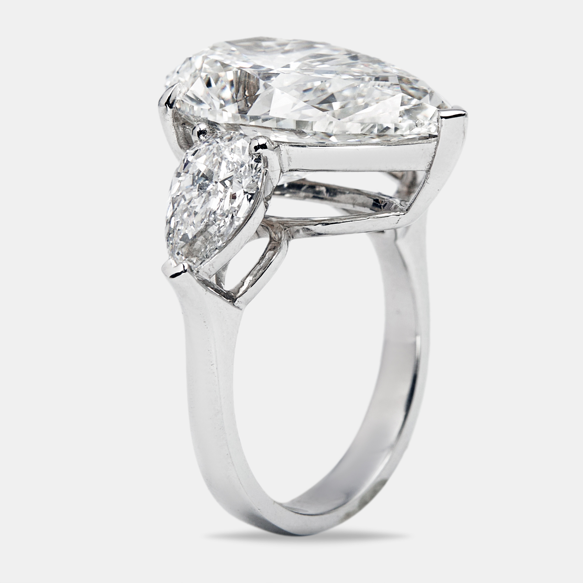 12.00 cts Pear Brilliant Cut Lab Grown Diamond 18k White Gold Ring Size
12.00 cts Pear Brilliant Cut Lab Grown Diamond 18k White Gold Ring Size