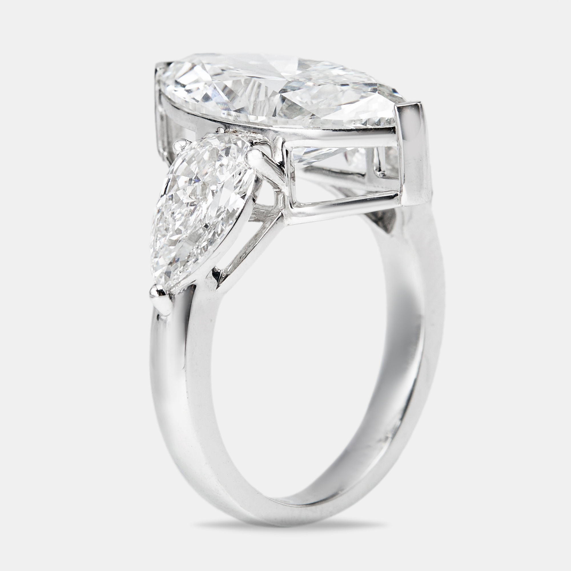 7.10 cts Marquise and Pear Lab Grown Diamond 18k White Gold Ring Size
7.10 cts Marquise and Pear Lab Grown Diamond 18k White Gold Ring Size