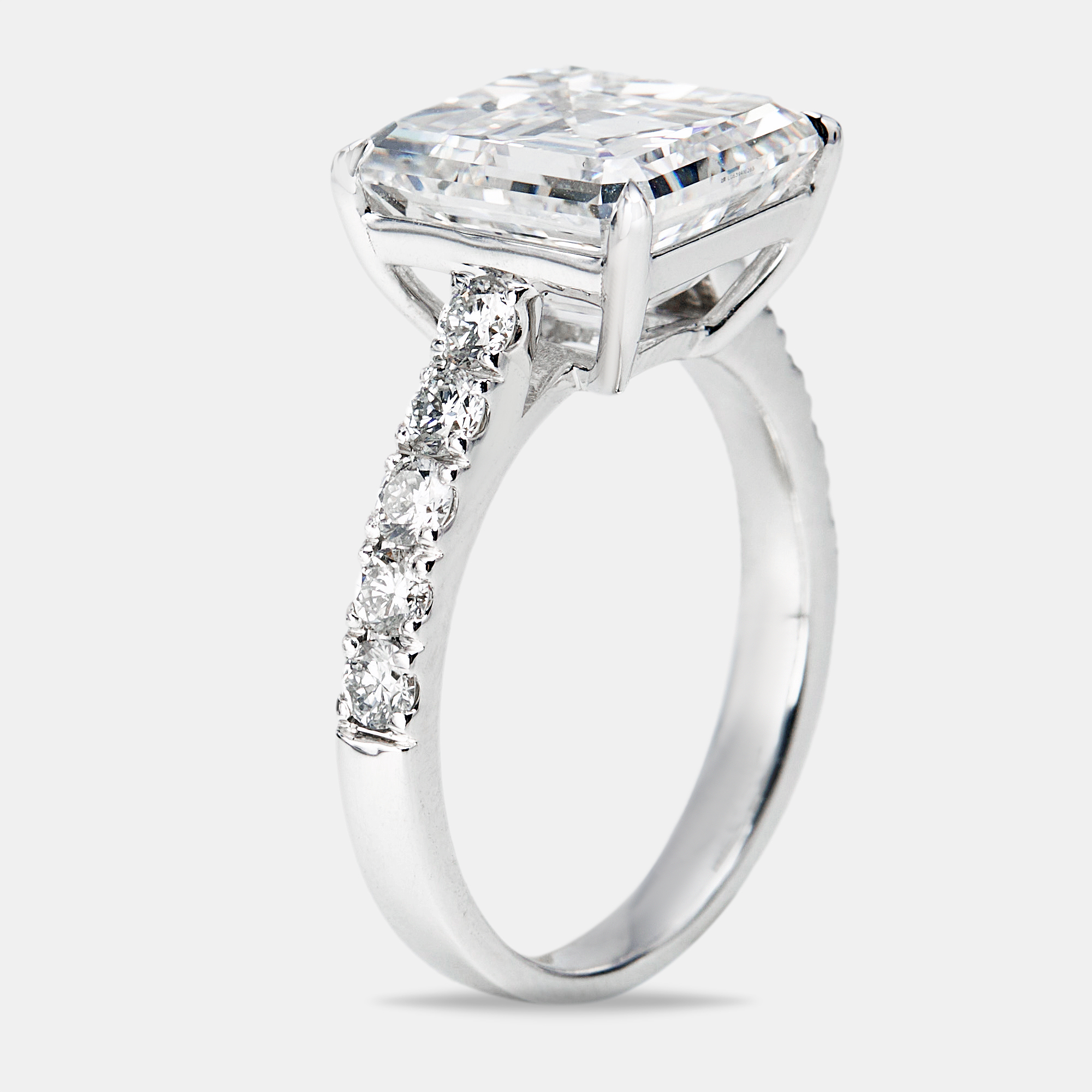 5.50 cts Asscher and Round Lab Grown Diamond 18k White Gold Ring Size
5.50 cts Asscher and Round Lab Grown Diamond 18k White Gold Ring Size