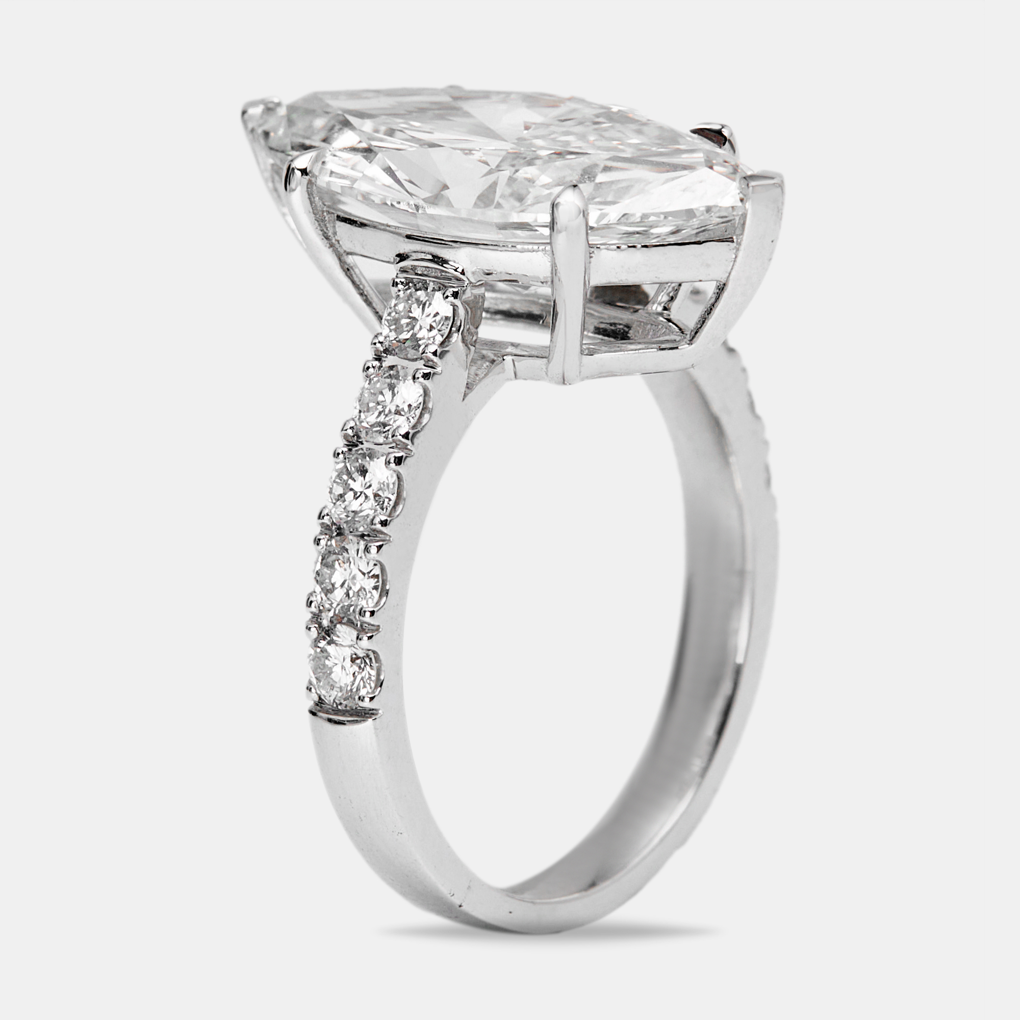 5.60 cts Marquise and Round Lab Grown Diamond 18k White Gold Ring Size
5.60 cts Marquise and Round Lab Grown Diamond 18k White Gold Ring Size