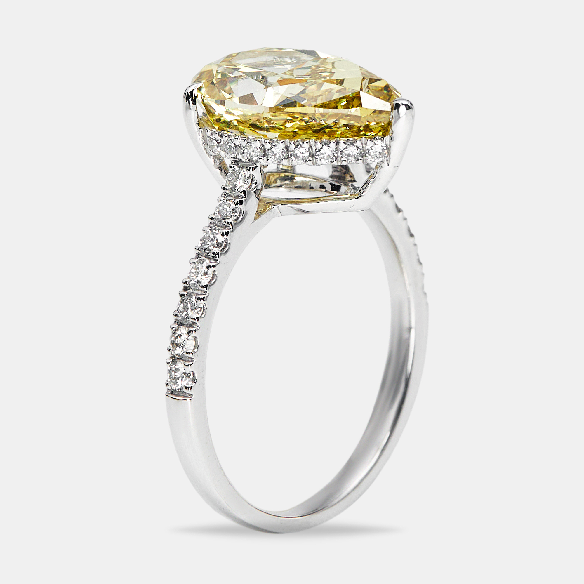 4.50 cts Yellow Pear and Round Lab Grown Diamond 18k White Gold Ring Size
4.50 cts Yellow Pear and Round Lab Grown Diamond 18k White Gold Ring Size