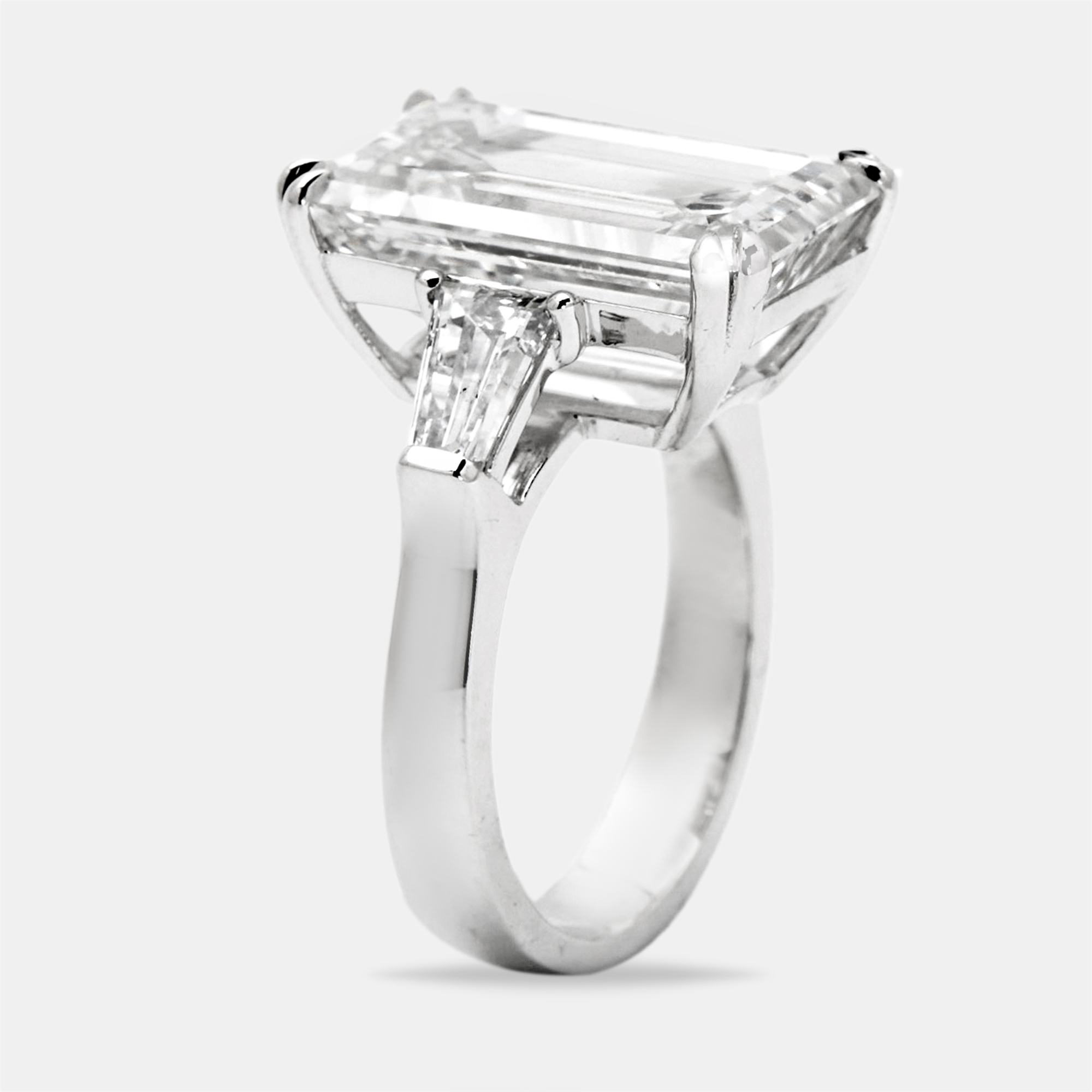 10.50 cts Emerald Cut and Tapper Lab Grown Diamond 18k White Gold Ring Size
10.50 cts Emerald Cut and Tapper Lab Grown Diamond 18k White Gold Ring Size