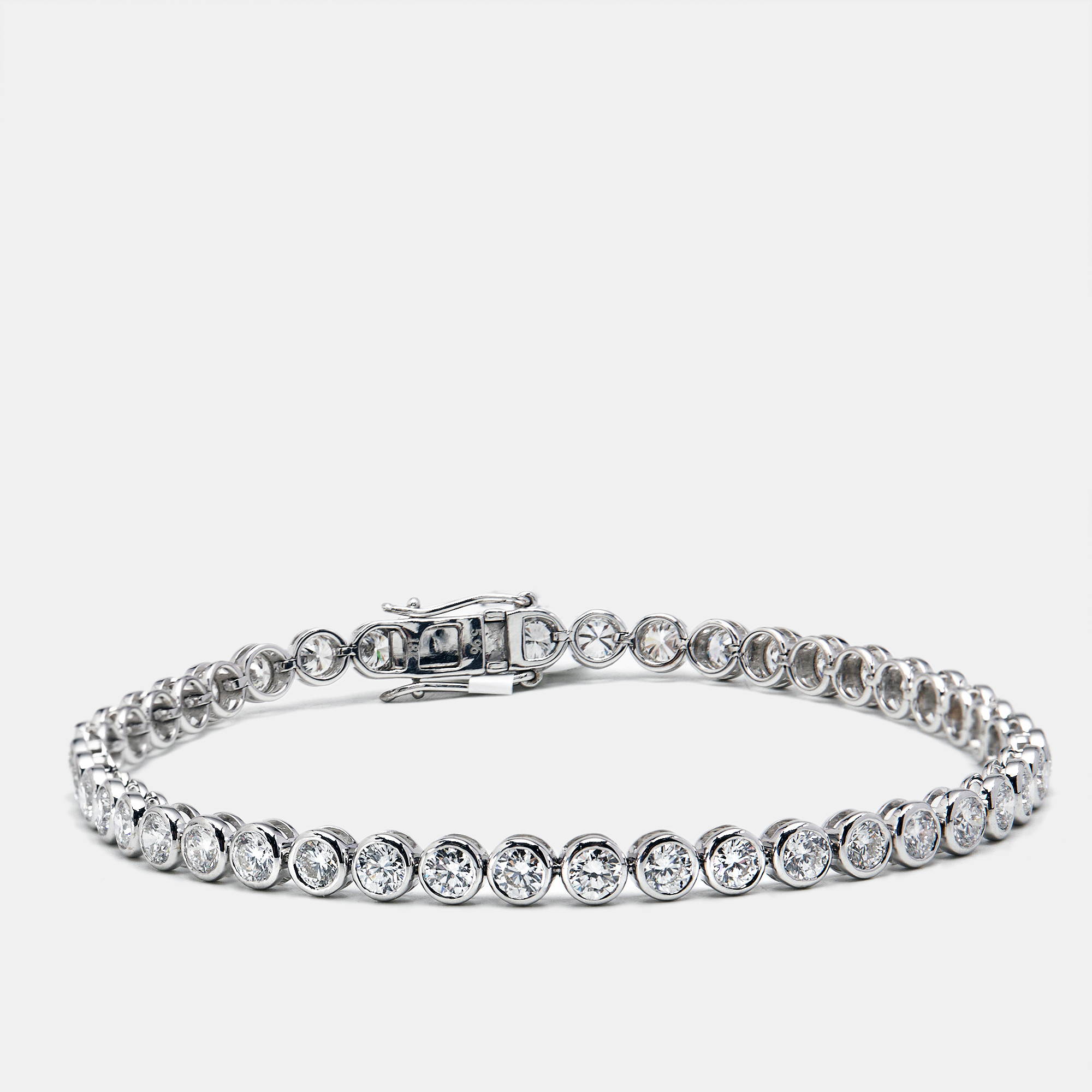5.96 cts Round Brilliant Cut Lab Grown Diamonds 18k White Gold Tennis Bracelet
5.96 cts Round Brilliant Cut Lab Grown Diamonds 18k White Gold Tennis Bracelet
