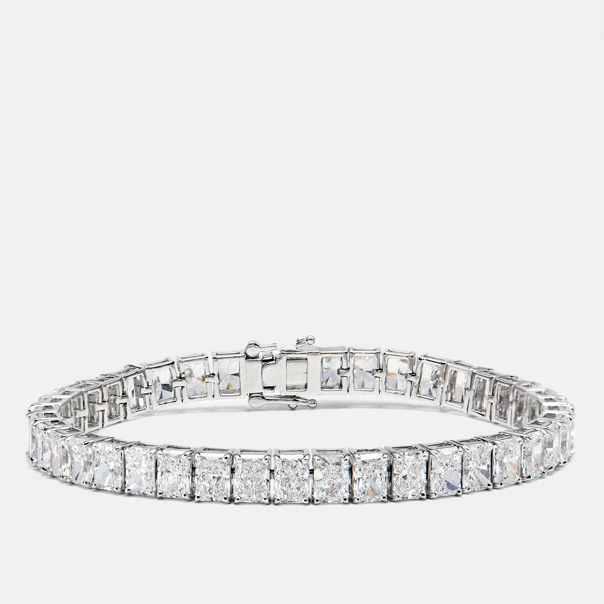 20.51 cts Radiant Cut Lab Grown Diamonds 18k White Gold Tennis Bracelet
20.51 cts Radiant Cut Lab Grown Diamonds 18k White Gold Tennis Bracelet