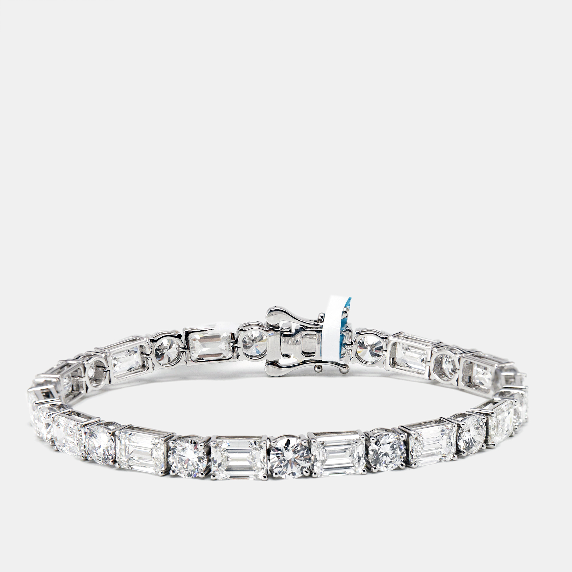 21.86 cts Round and Emerald Cut Lab Grown Diamonds 18k White Gold Tennis Bracelet
21.86 cts Round and Emerald Cut Lab Grown Diamonds 18k White Gold Tennis Bracelet