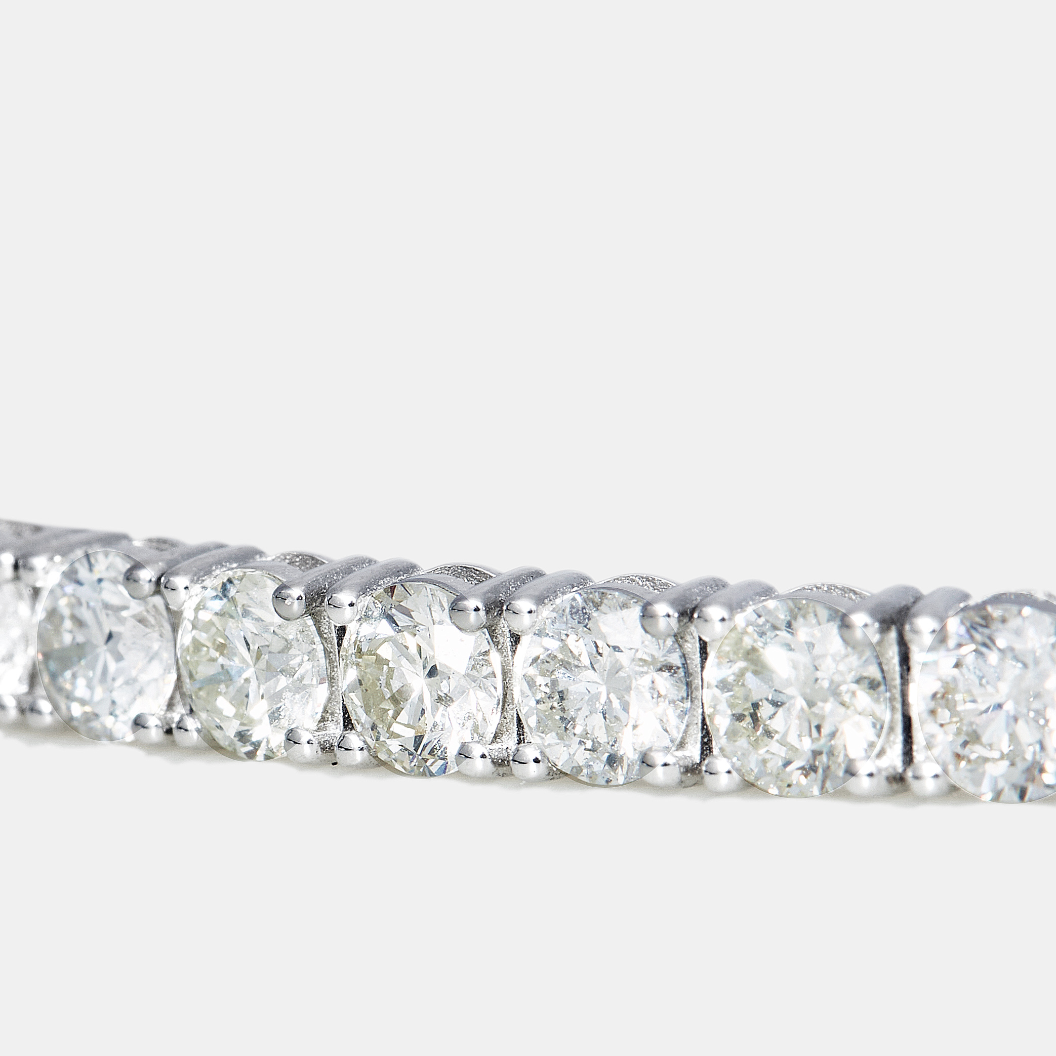 18k White Gold 12.15 Ct Diamond Bracelet