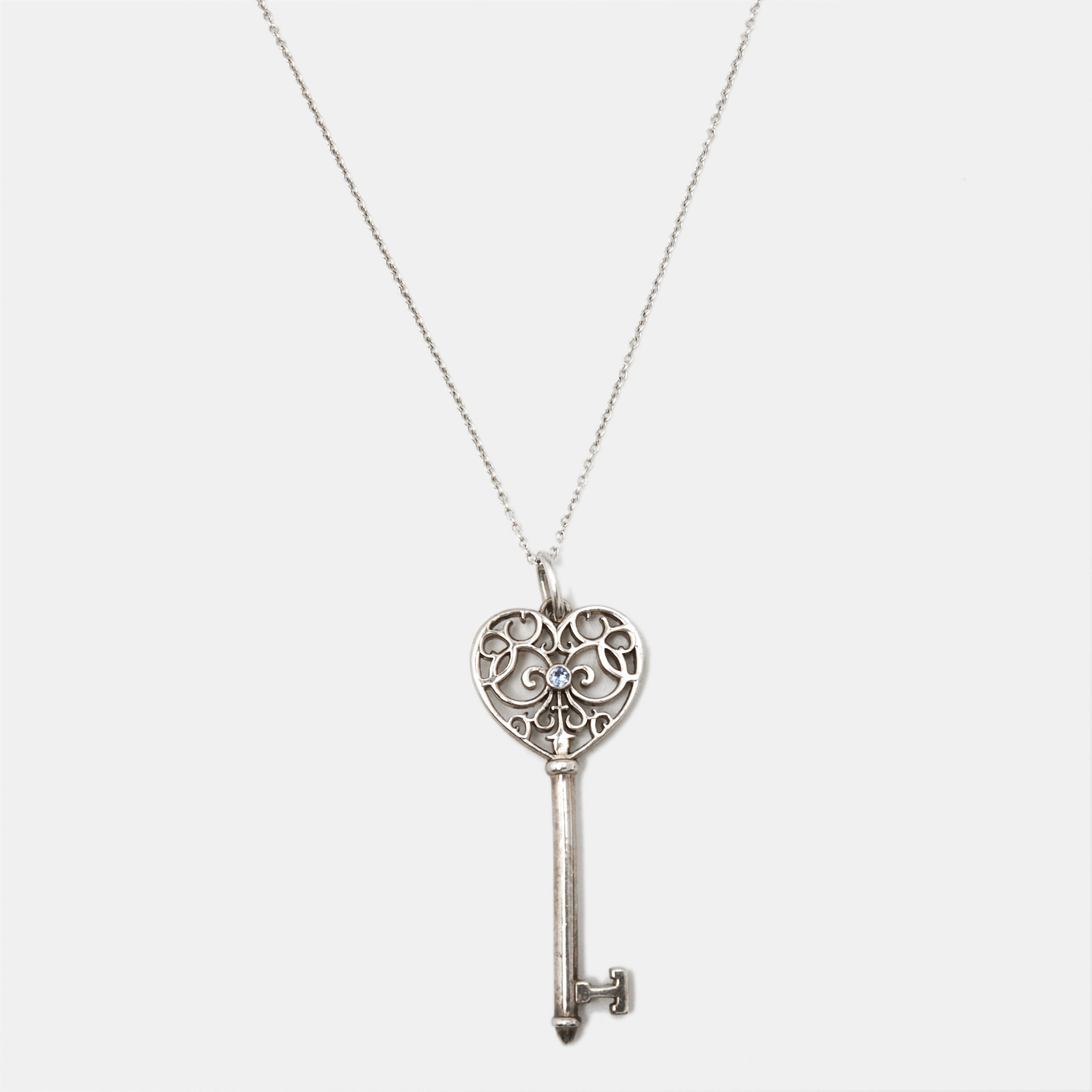 Tiffany & Co. Enchant Heart Key Blue Sapphire Sterling Silver 925 Pendant Necklace
Tiffany & Co. Enchant Heart Key Blue Sapphire Sterling Silver 925 Pendant Necklace