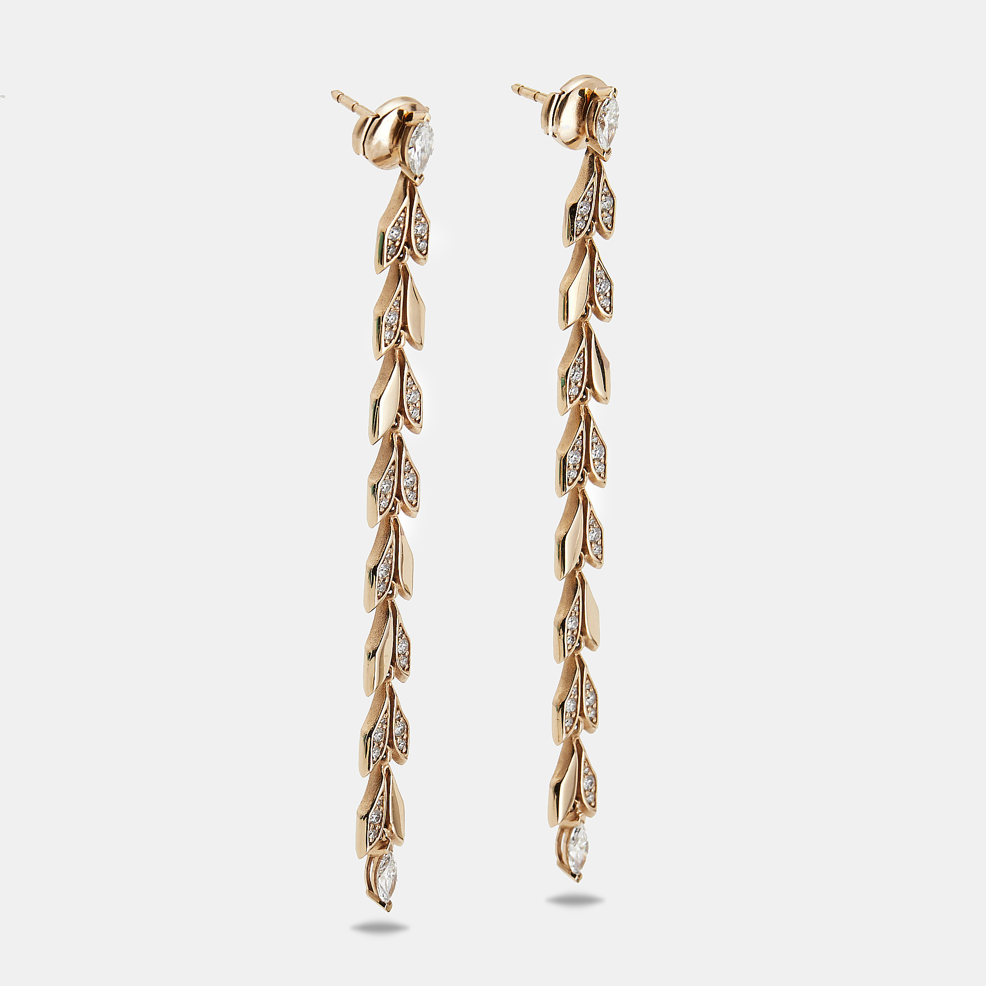 Tiffany & Co. Tiffany Victoria Diamond 18K Rose Gold Vine Long Drop Earrings
Tiffany & Co. Tiffany Victoria Diamond 18K Rose Gold Vine Long Drop Earrings