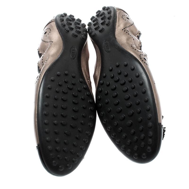 Tod's Black And Metallic Grey Brogue Leather Tassel Cap Toe Scrunch Ballet Flats Size 37