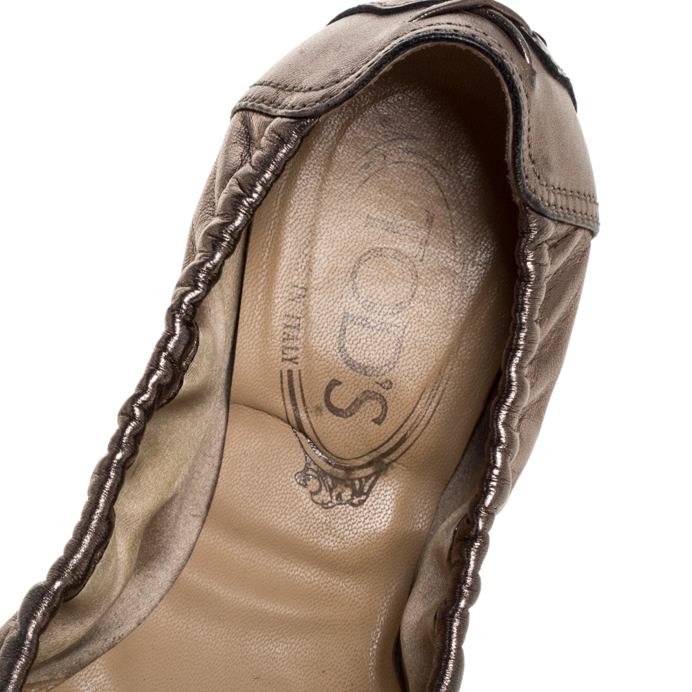 Tod's Metallic/Green Leather Scrunch Ballet Flats Size 38.5