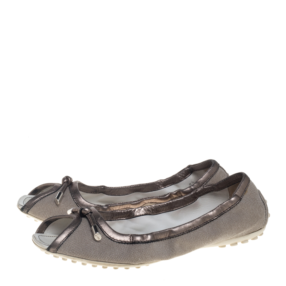 Tod's Grey/Metallic Canvas And Leather Bow Open Toe Flats Size 39