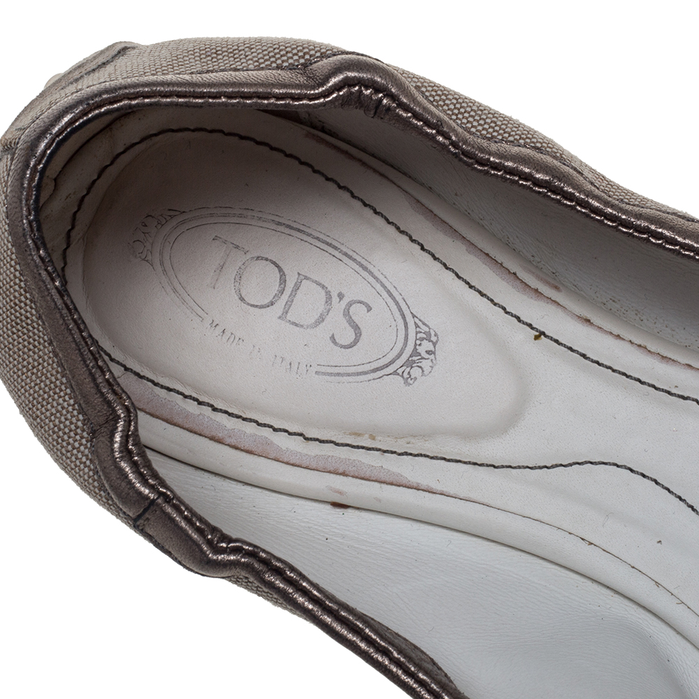 Tod's Grey/Metallic Canvas And Leather Bow Open Toe Flats Size 39