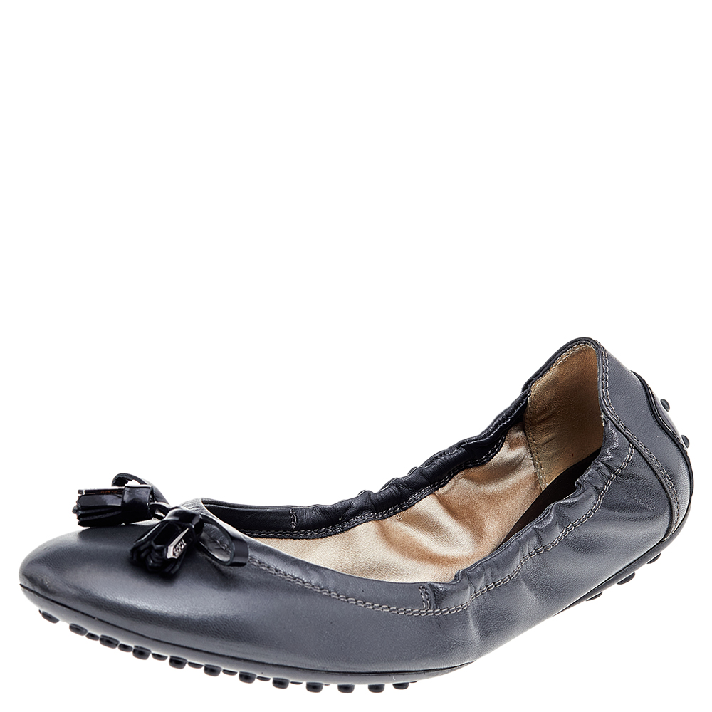 Tod's grey/black patent and leather buckle detail scrunch ballet flats size 36.5