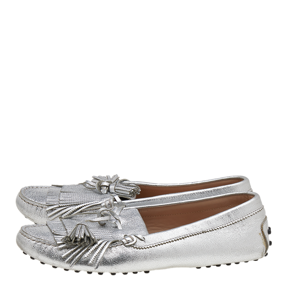 Tod's Silver Leather Tassel Bow And Fringe Slip On Loafers Size 39