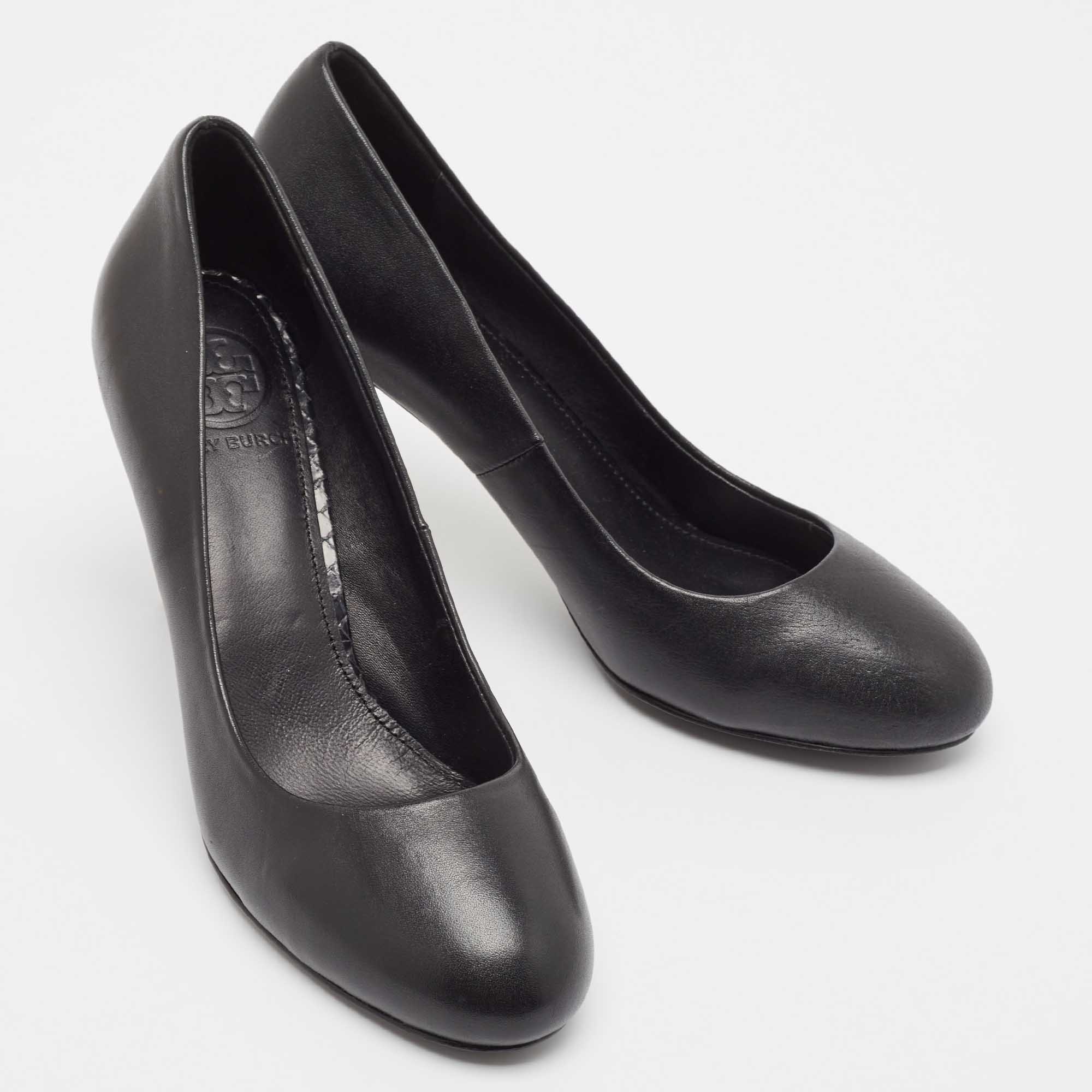 Tory Burch Black Leather Round Toe Pumps Size 37.5