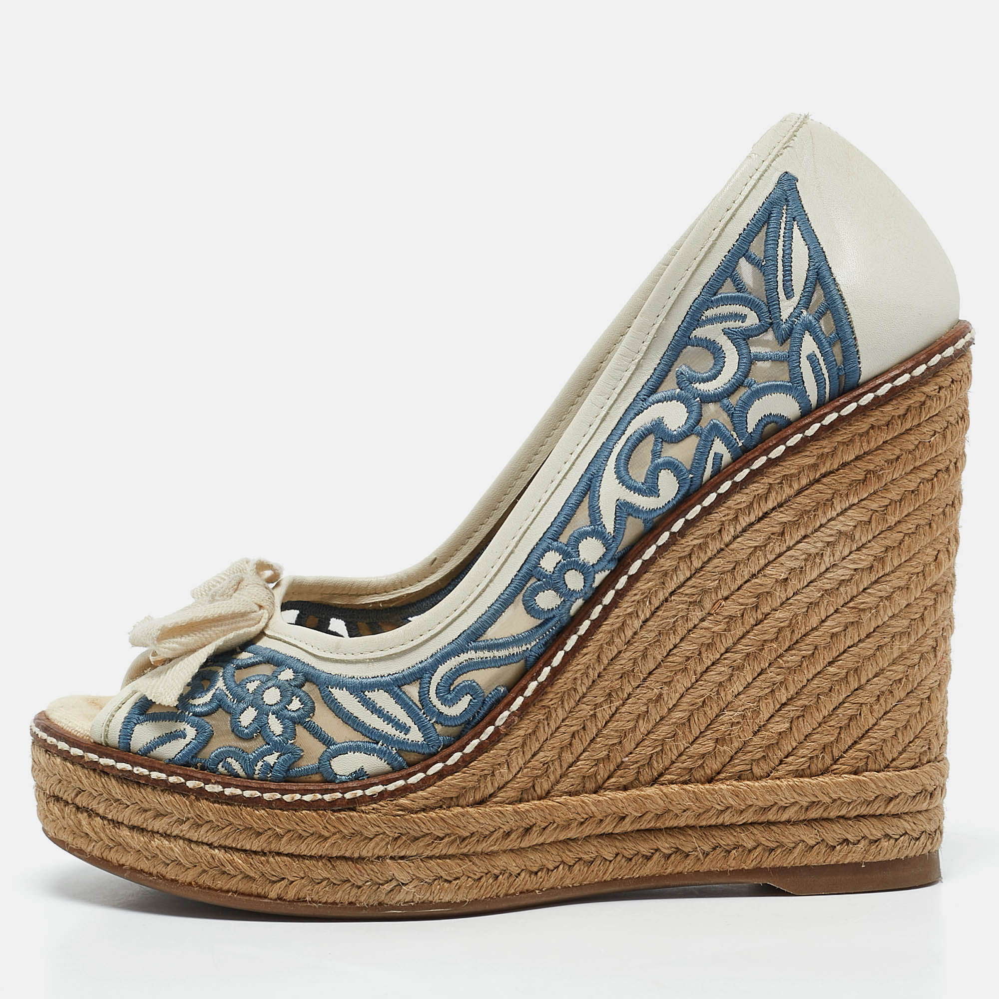 Tory Burch Blue/White Leather and Lace Jackie Wedge Pumps Size 35.5
Tory Burch Blue/White Leather and Lace Jackie Wedge Pumps Size 35.5