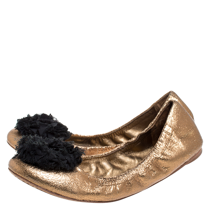 Tory Burch Metallic Bronze Crackled Leather And Black Fabric Flower Scrunch Ballet Flats Size 40