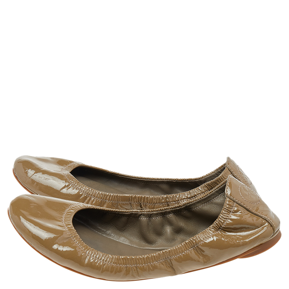 Tory Burch Olive Green Patent Leather Scrunch Ballet Flats Size 38