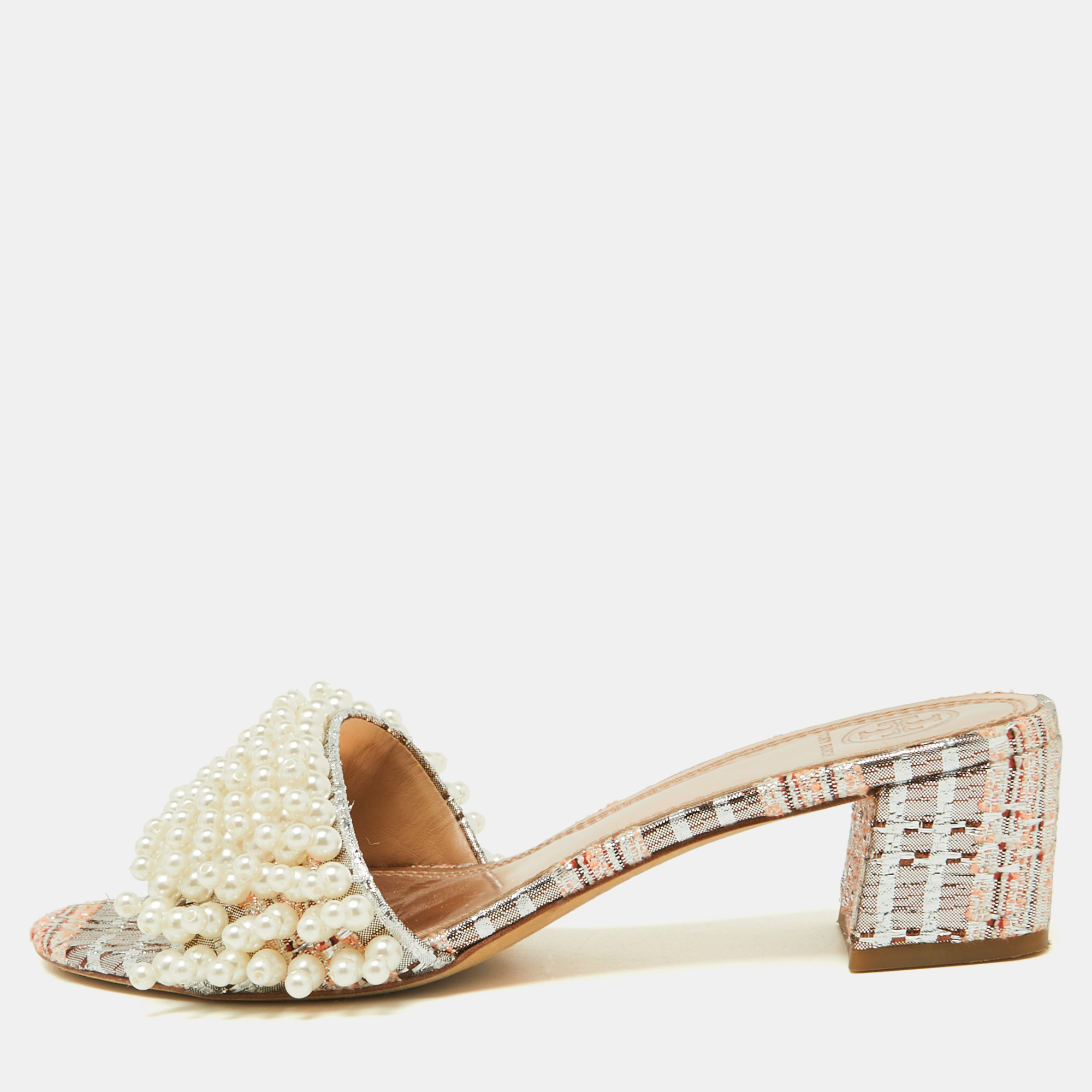 Tory Burch Silver/Peach Lurex Fabric Pearl Embellished Slide Sandal Size
Tory Burch Silver/Peach Lurex Fabric Pearl Embellished Slide Sandal Size