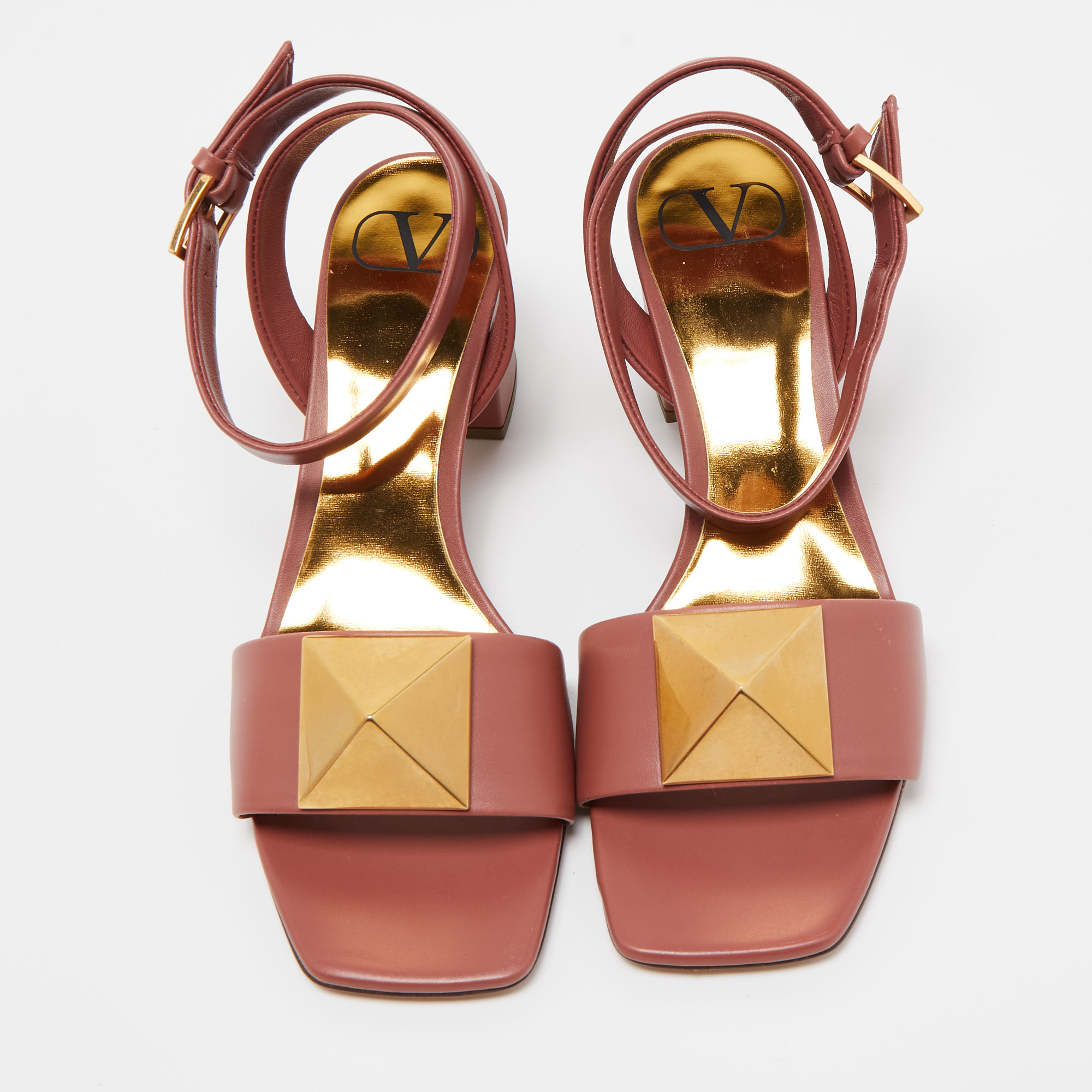Valentino Old Rose Leather Roman Stud Ankle Strap Block Heel Sandals Size, Pink
Valentino Old Rose Leather Roman Stud Ankle Strap Block Heel Sandals Size, Pink