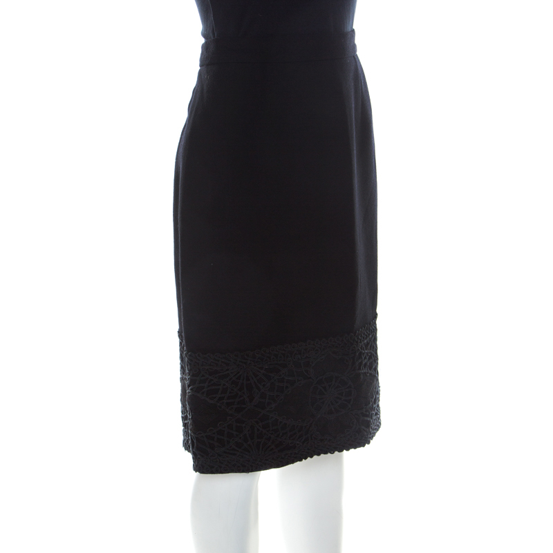

Valentino Boutique Vintage Black Crepe Wool Corded Lace Hem Detail Skirt