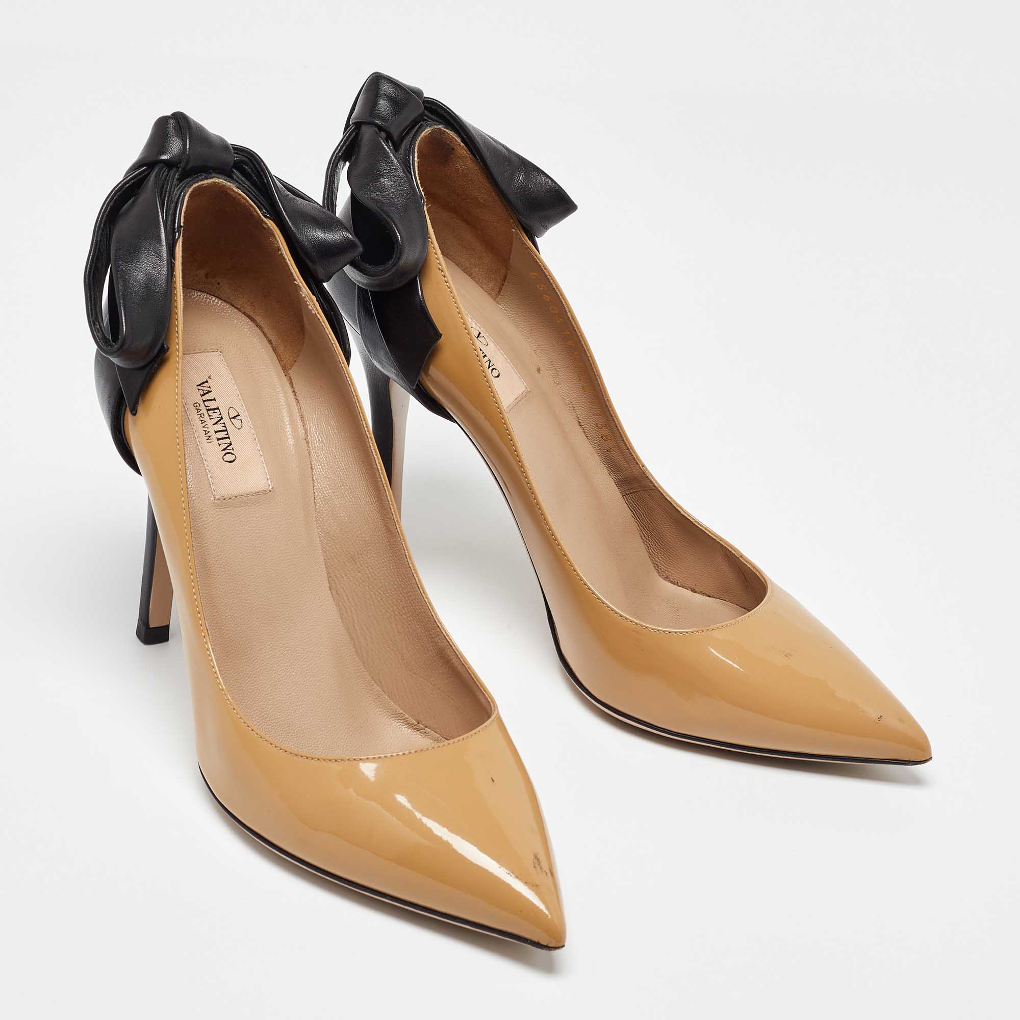 Valentino Beige/Black Leather And Patent Bow Pointed Toe Pumps Size 38.5