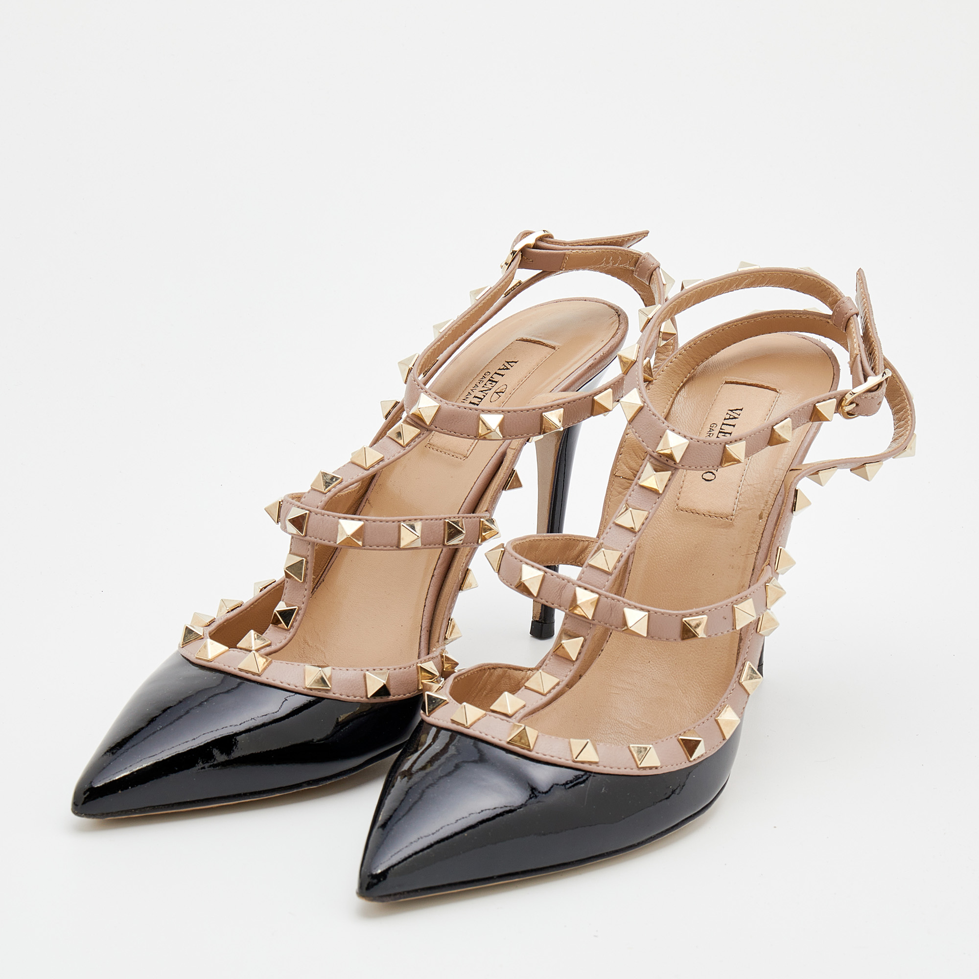 Valentino Black/Beige Patent And Leather Rockstud Pointed Toe Sandals Size
Valentino Black/Beige Patent And Leather Rockstud Pointed Toe Sandals Size
