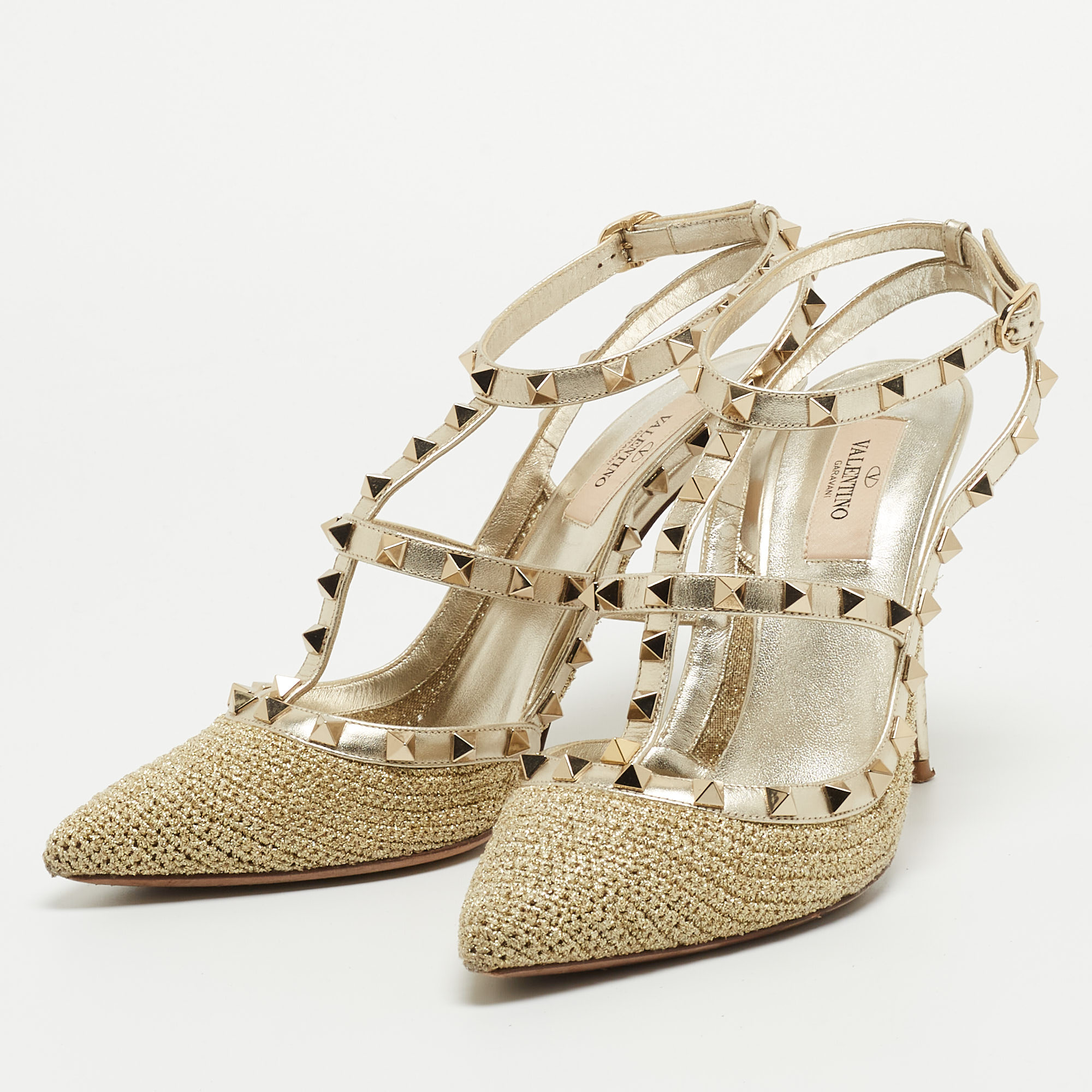 Valentino Gold Leather and Woven Fabric Rockstud Strappy Pointed Toe Pumps Size
Valentino Gold Leather and Woven Fabric Rockstud Strappy Pointed Toe Pumps Size