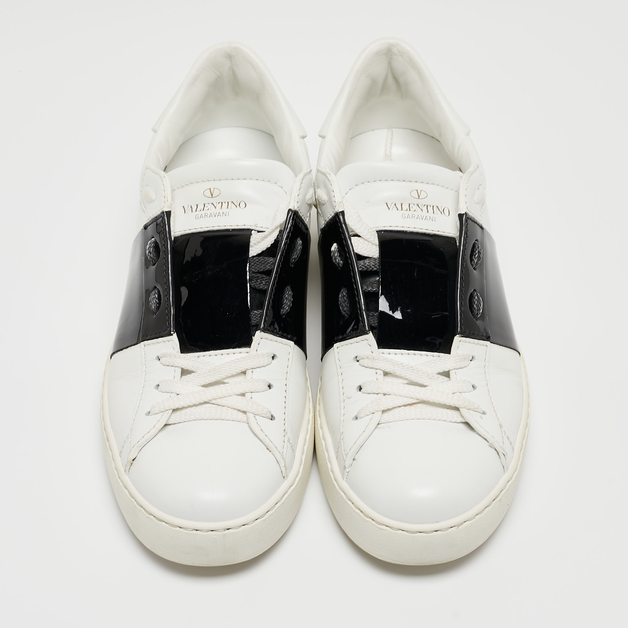 Valentino White/Black Leather Rockstud Low Top Sneakers Size 38