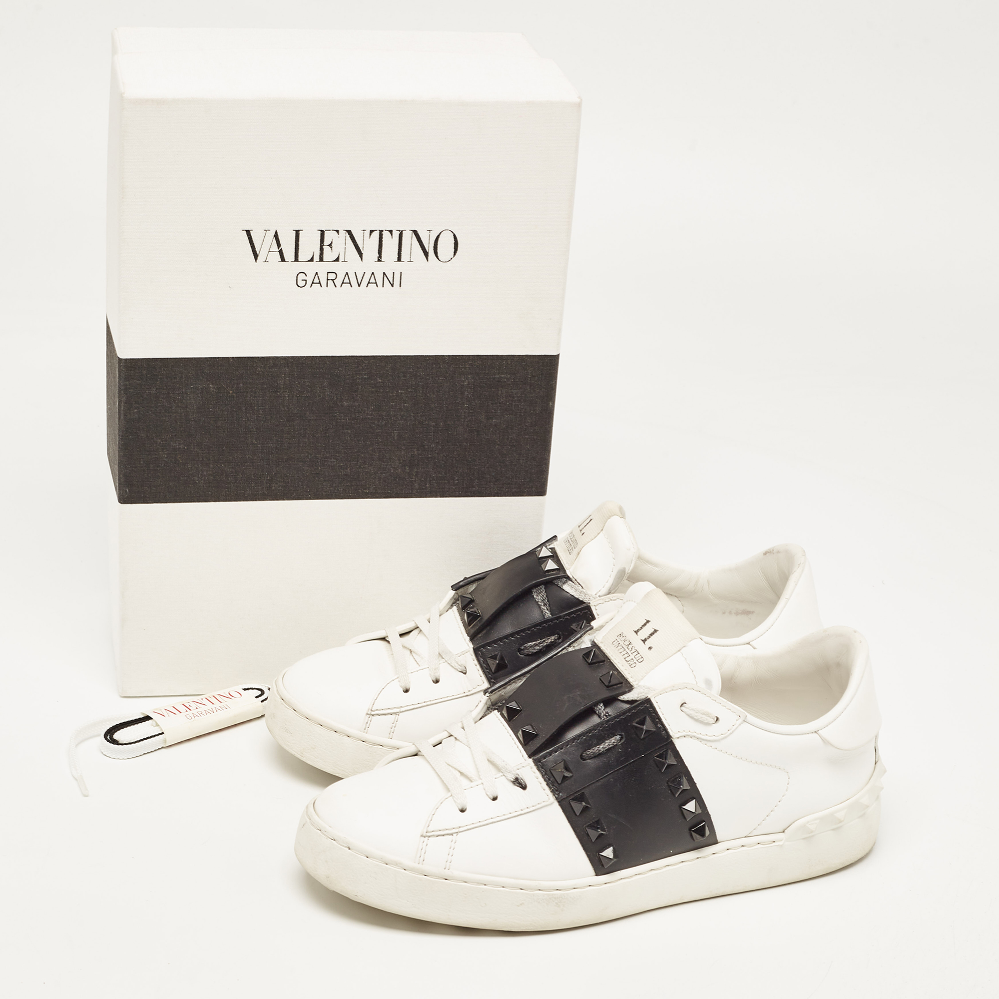 Valentino White/Black Leather Rockstud Low Top Sneakers Size 39.5