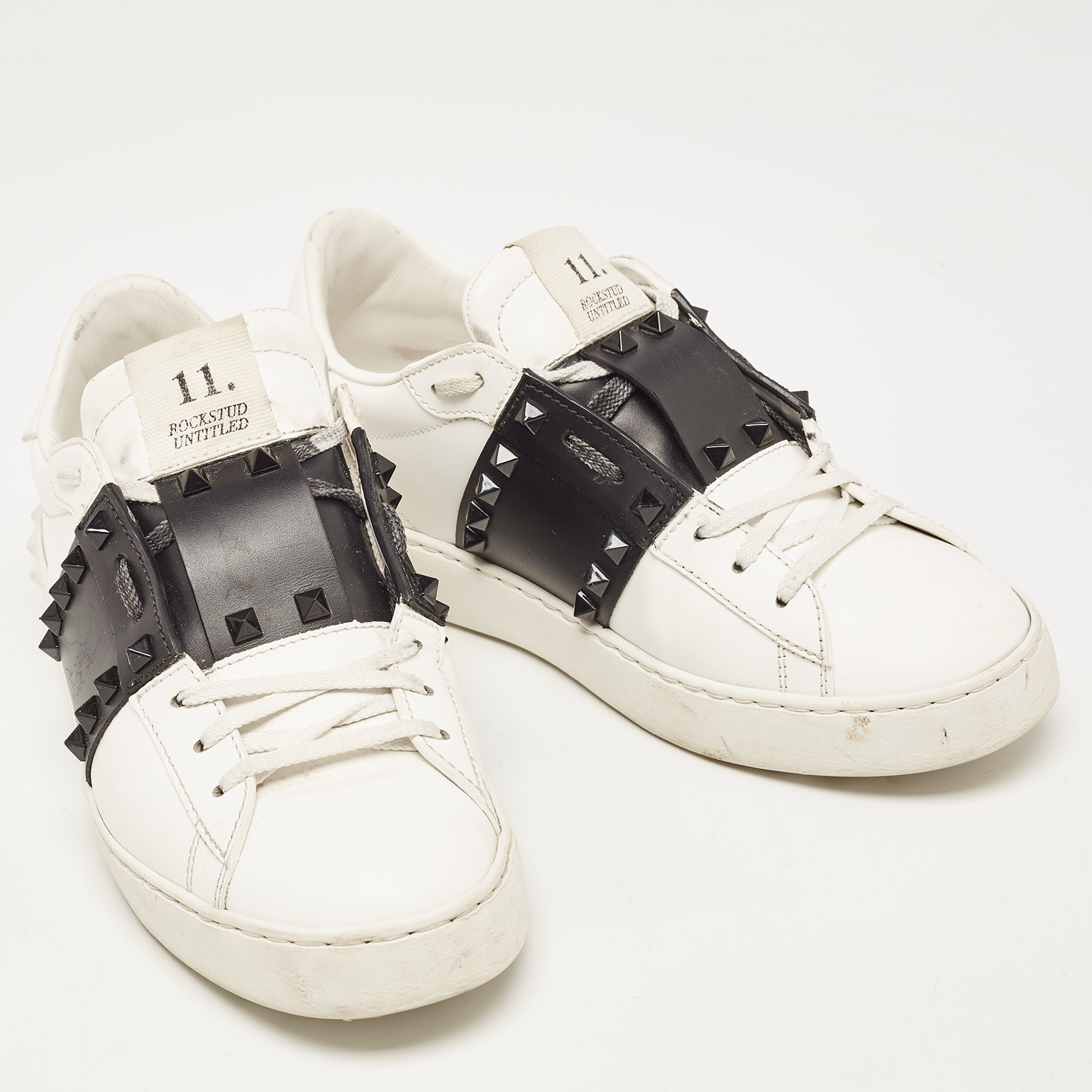 Valentino White/Black Leather Rockstud Low Top Sneakers Size 39.5