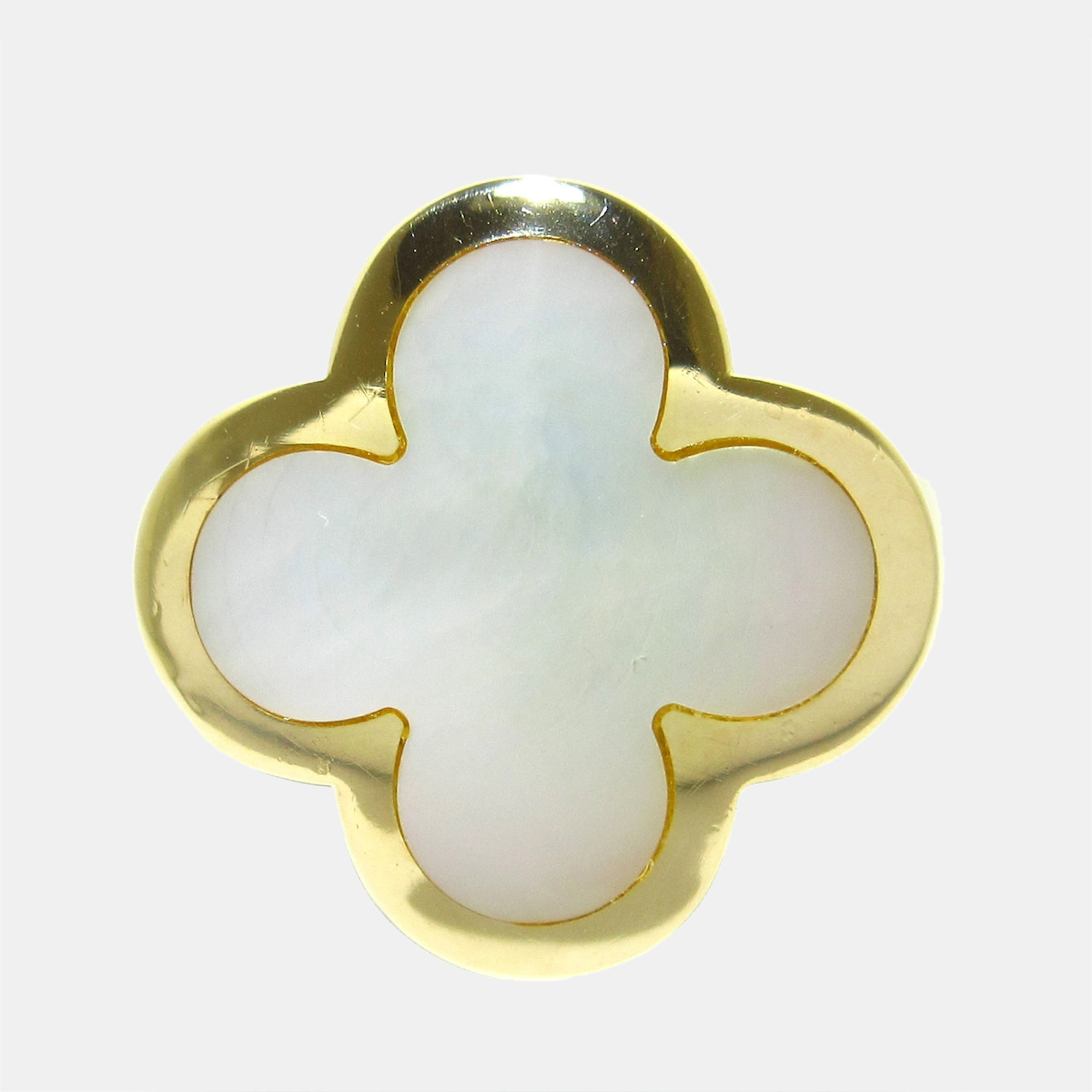 Van Cleef & Arpels Pure Alhambra 18K Yellow Gold Mother of Pearl Ring EU 49
Van Cleef & Arpels Pure Alhambra 18K Yellow Gold Mother of Pearl Ring EU 49