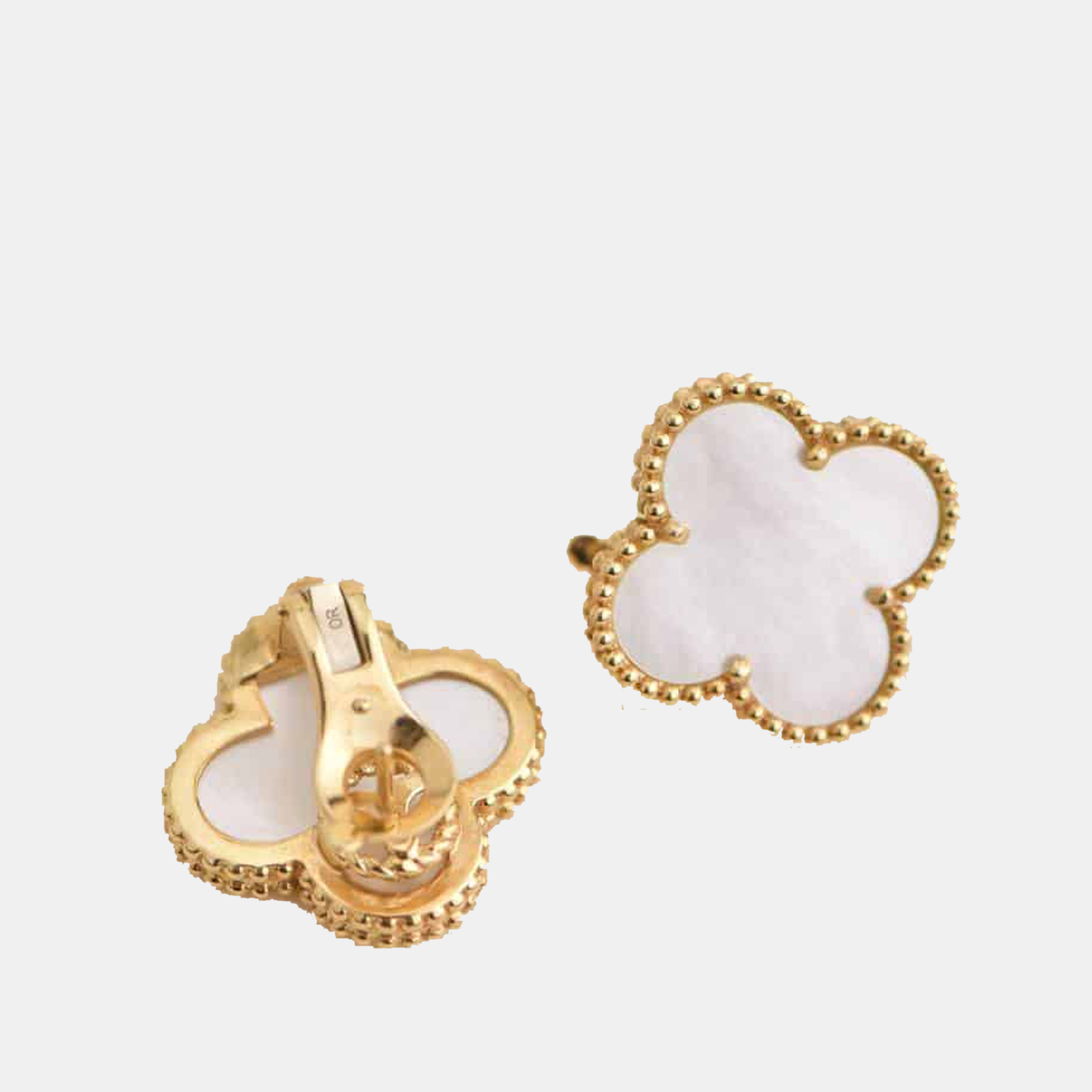 Van Cleef & Arpels Magic Alhambra Mother-of-Pearl 18K Yellow Gold Earstuds
Van Cleef & Arpels Magic Alhambra Mother-of-Pearl 18K Yellow Gold Earstuds